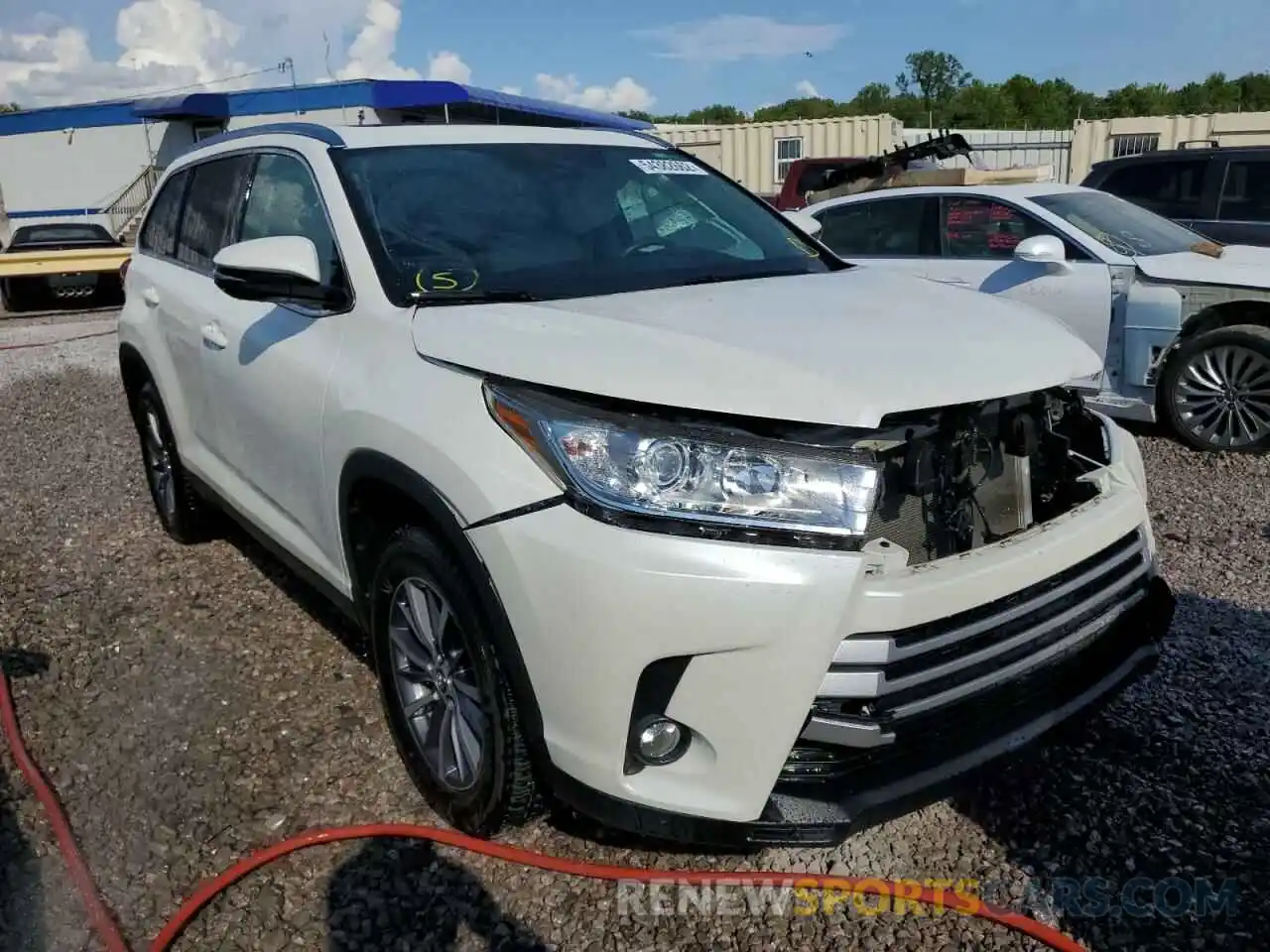 1 Photograph of a damaged car 5TDKZRFH2KS352075 TOYOTA HIGHLANDER 2019