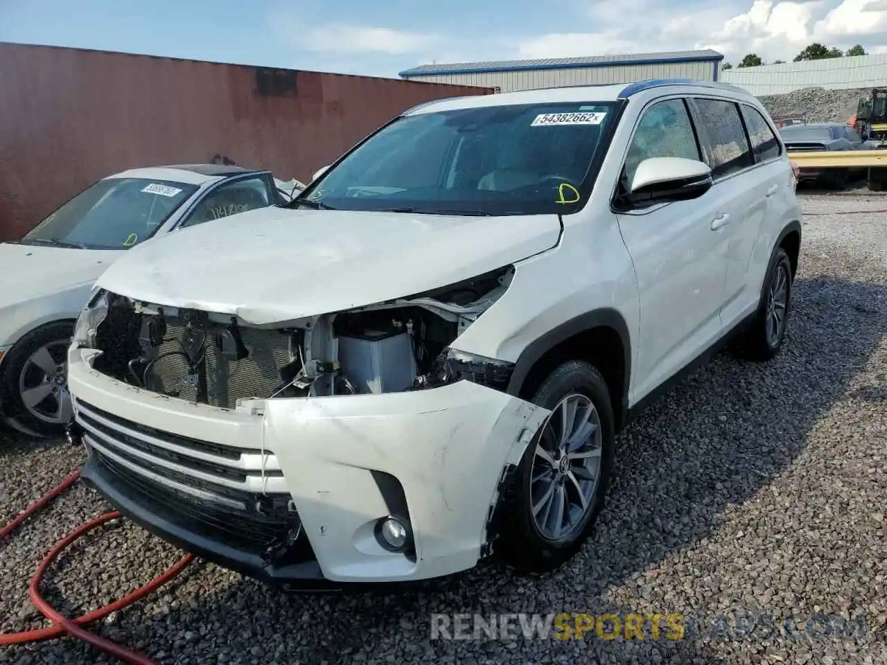 2 Photograph of a damaged car 5TDKZRFH2KS352075 TOYOTA HIGHLANDER 2019