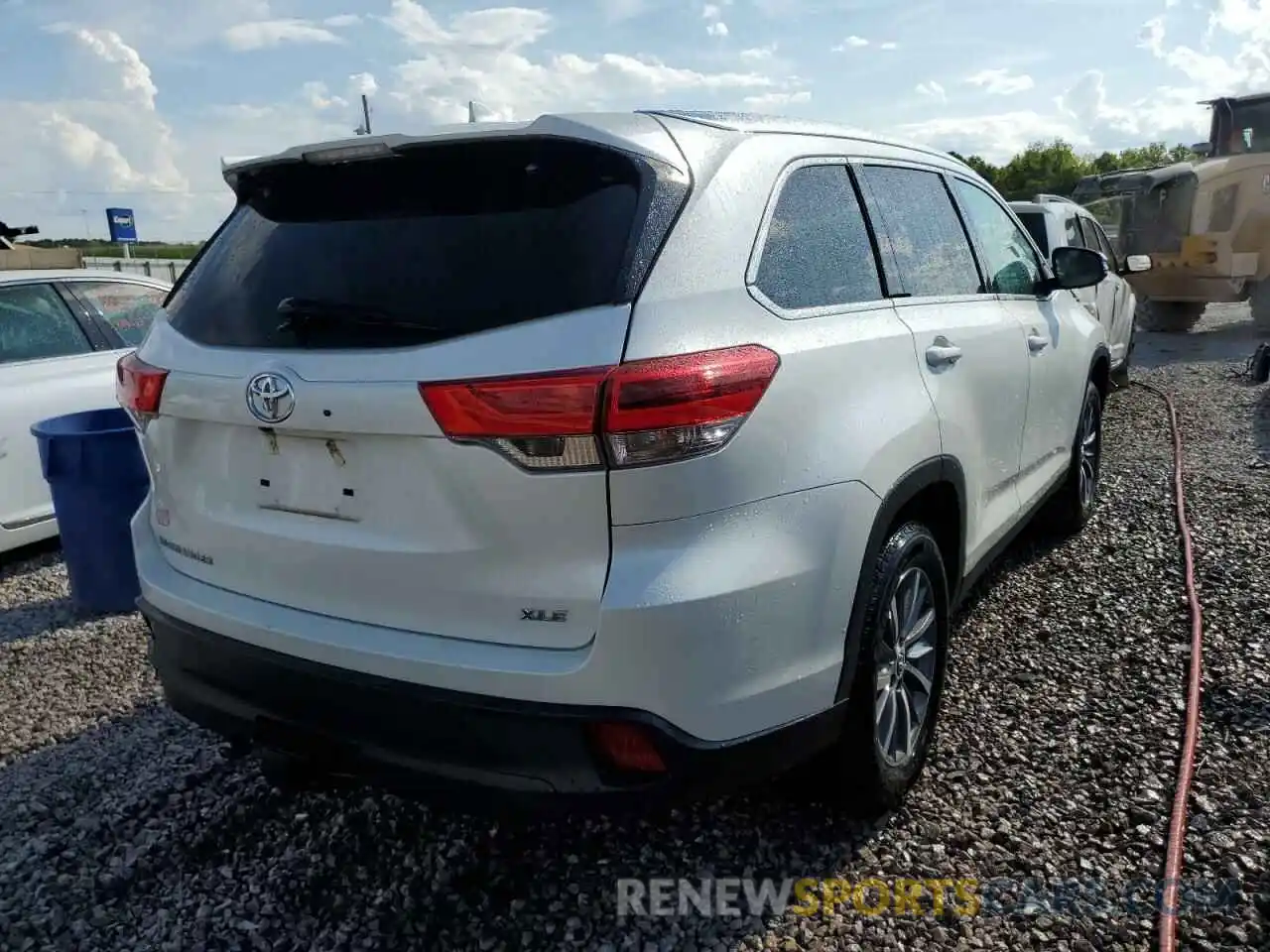 4 Photograph of a damaged car 5TDKZRFH2KS352075 TOYOTA HIGHLANDER 2019