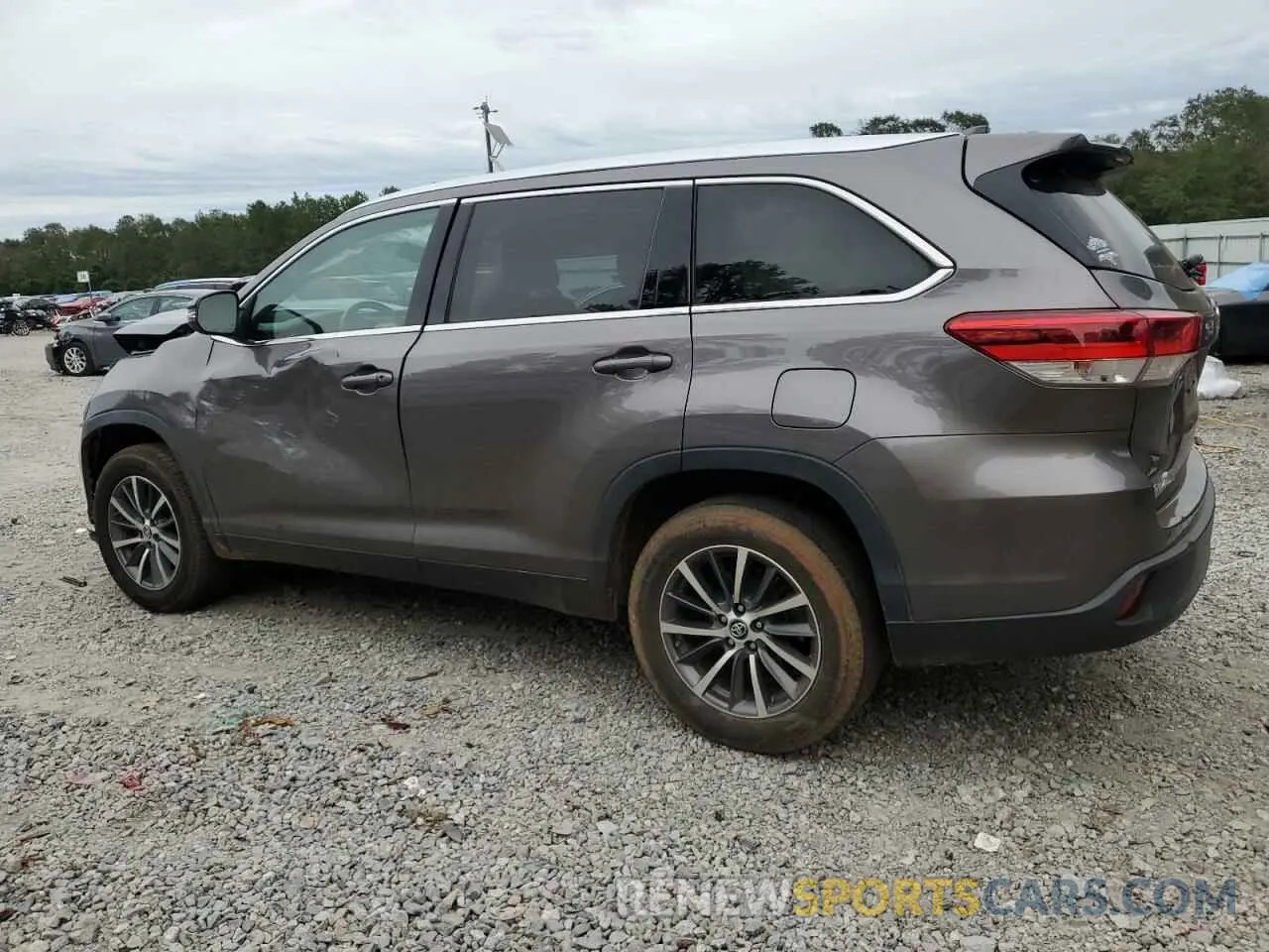 2 Photograph of a damaged car 5TDKZRFH2KS364503 TOYOTA HIGHLANDER 2019