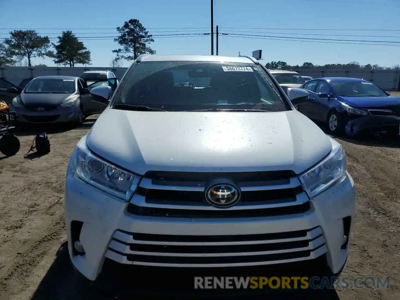 5 Photograph of a damaged car 5TDKZRFH2KS366736 TOYOTA HIGHLANDER 2019