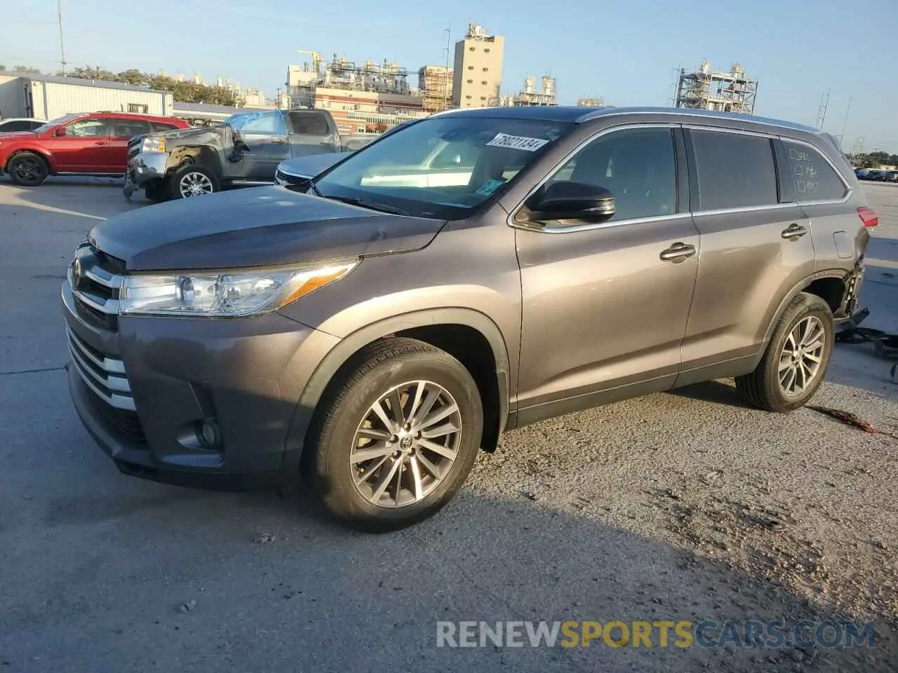 1 Photograph of a damaged car 5TDKZRFH2KS368003 TOYOTA HIGHLANDER 2019