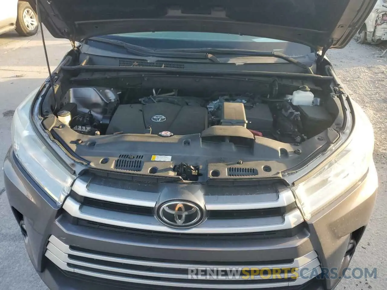 12 Photograph of a damaged car 5TDKZRFH2KS368003 TOYOTA HIGHLANDER 2019