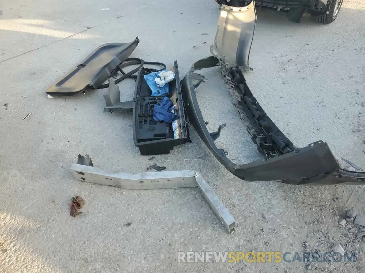 13 Photograph of a damaged car 5TDKZRFH2KS368003 TOYOTA HIGHLANDER 2019