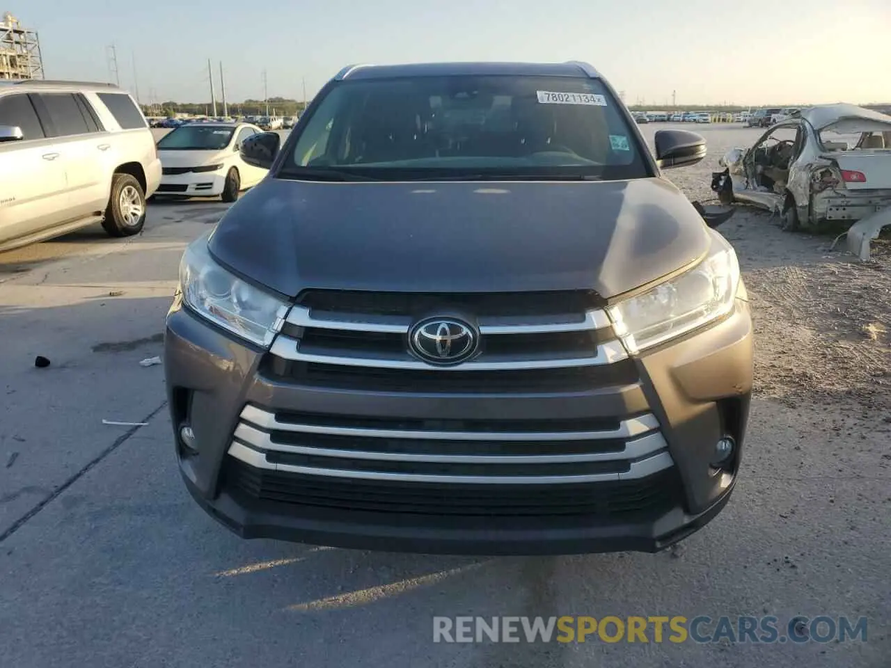 5 Photograph of a damaged car 5TDKZRFH2KS368003 TOYOTA HIGHLANDER 2019