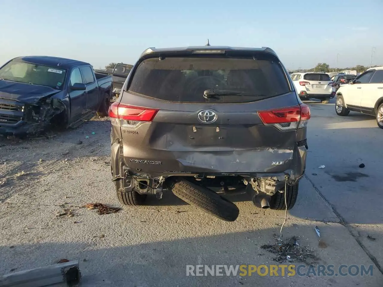 6 Photograph of a damaged car 5TDKZRFH2KS368003 TOYOTA HIGHLANDER 2019