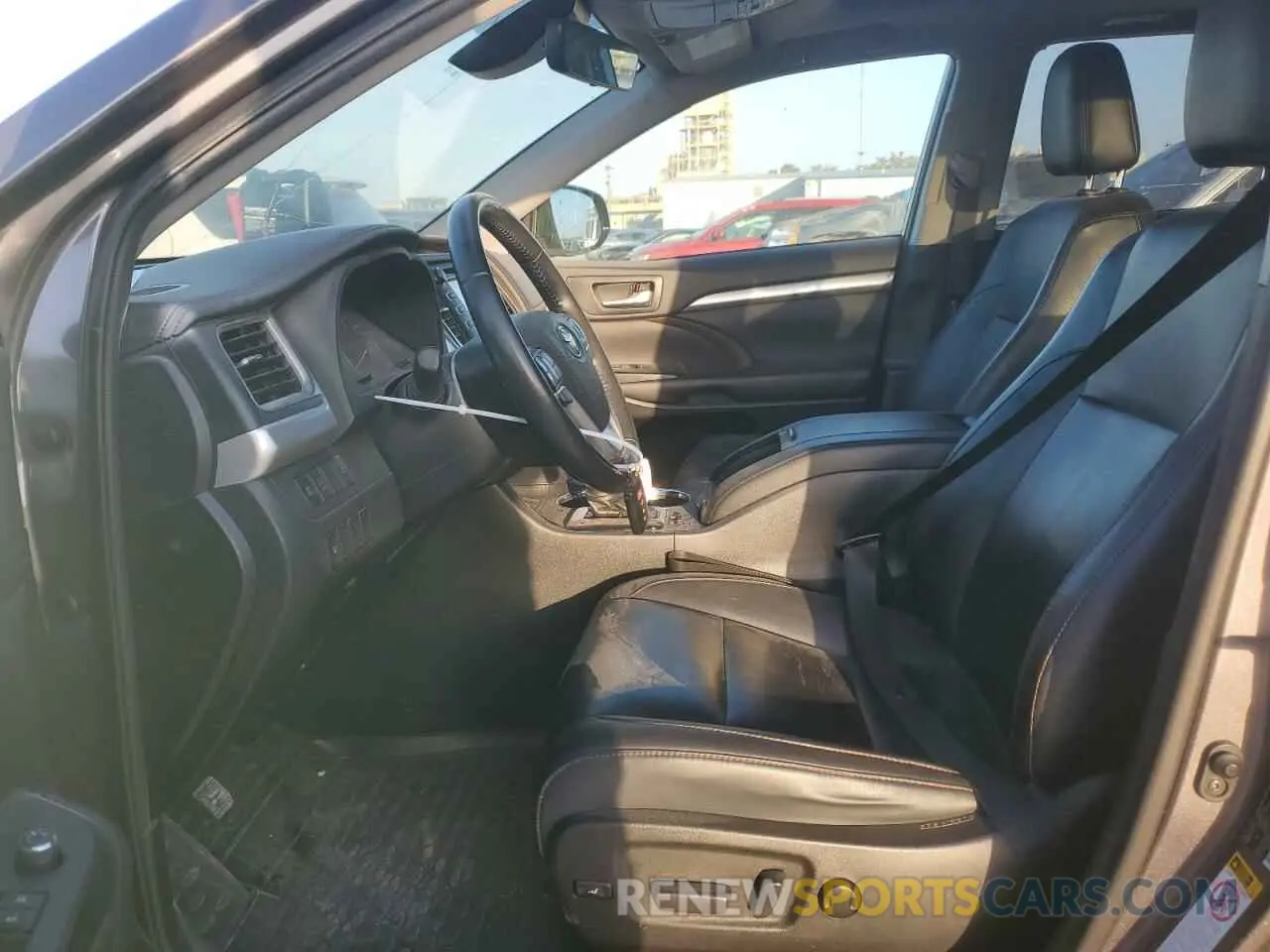 7 Photograph of a damaged car 5TDKZRFH2KS368003 TOYOTA HIGHLANDER 2019