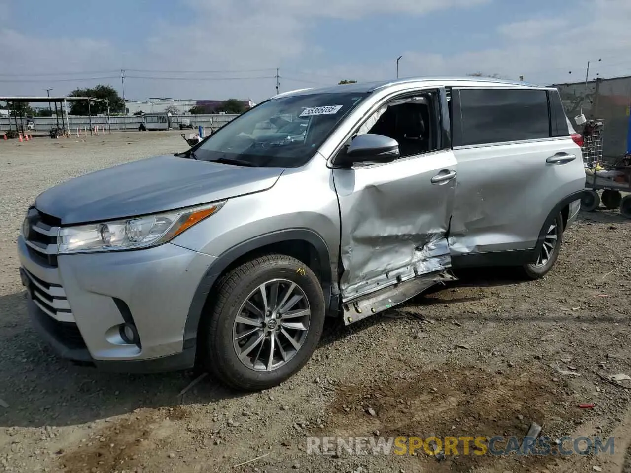 1 Photograph of a damaged car 5TDKZRFH2KS552731 TOYOTA HIGHLANDER 2019