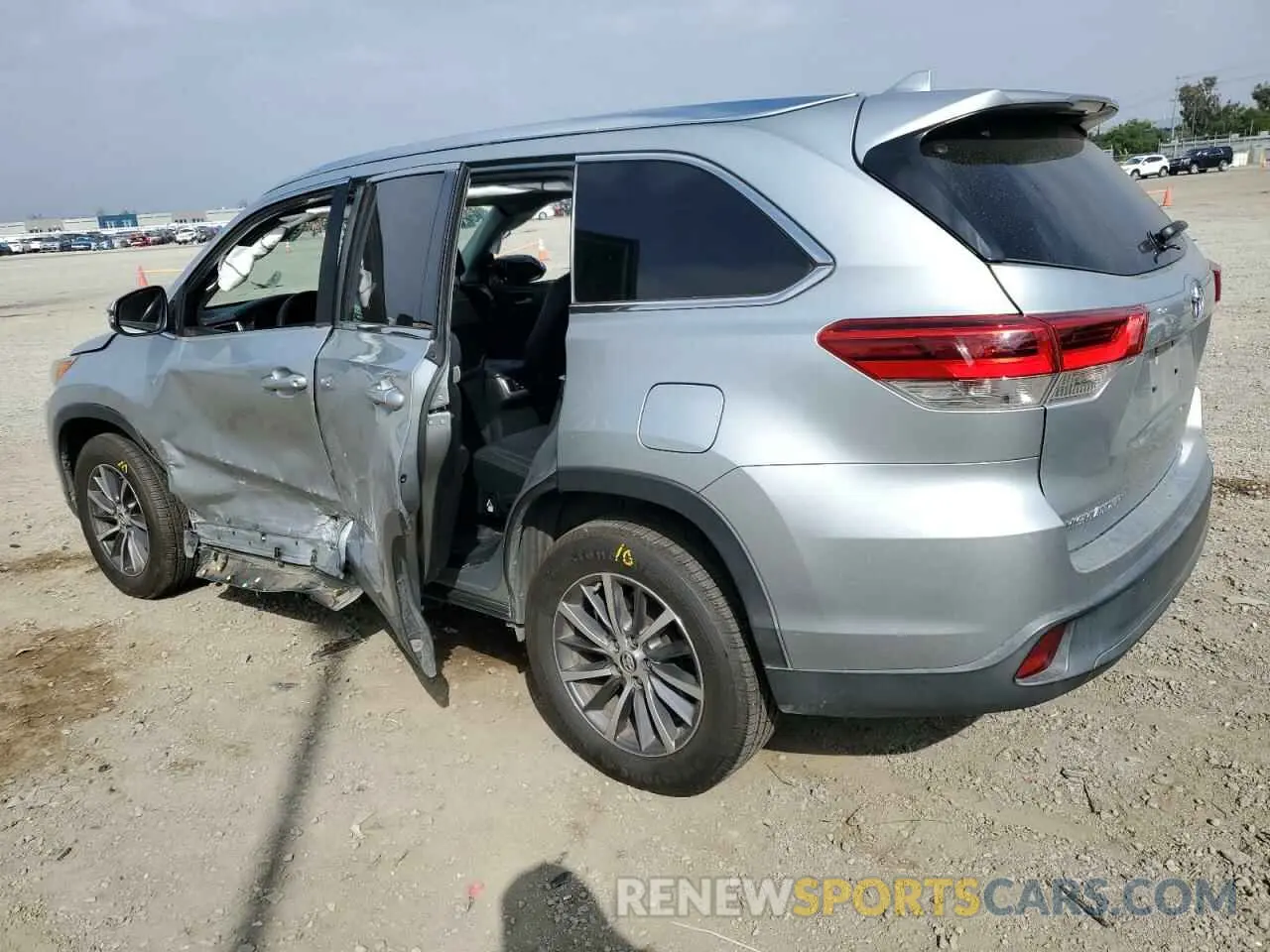 2 Photograph of a damaged car 5TDKZRFH2KS552731 TOYOTA HIGHLANDER 2019