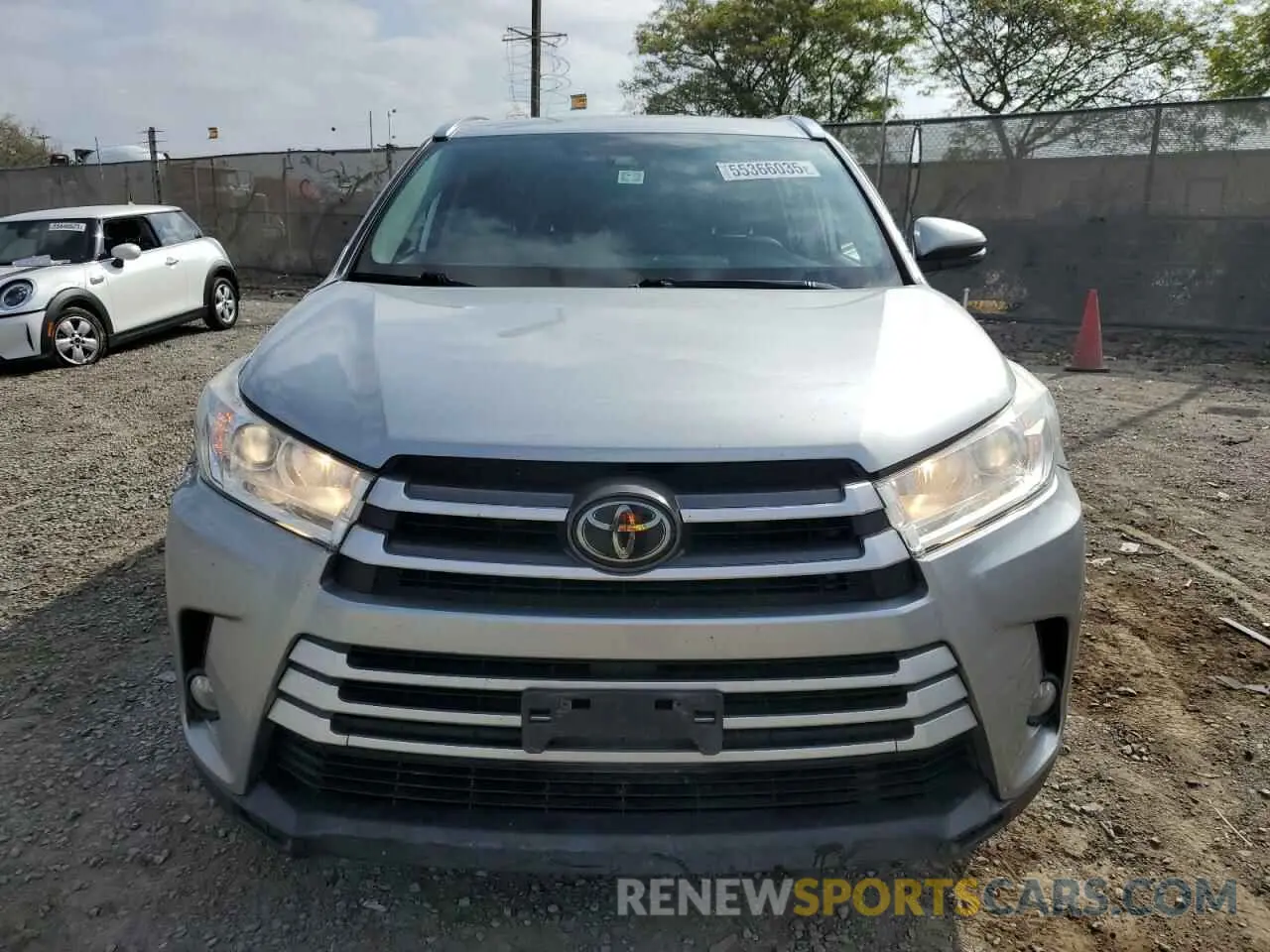 5 Photograph of a damaged car 5TDKZRFH2KS552731 TOYOTA HIGHLANDER 2019