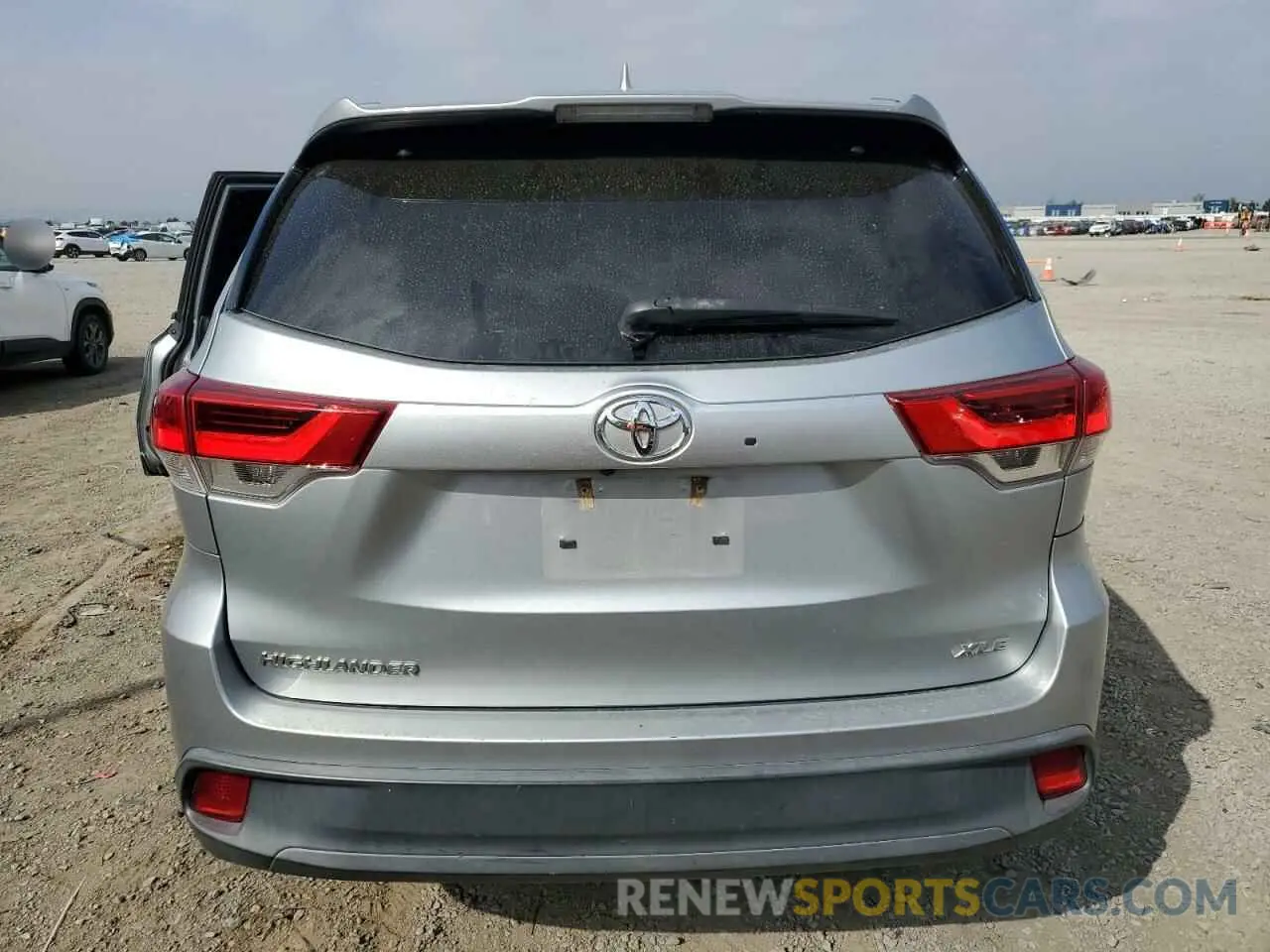 6 Photograph of a damaged car 5TDKZRFH2KS552731 TOYOTA HIGHLANDER 2019