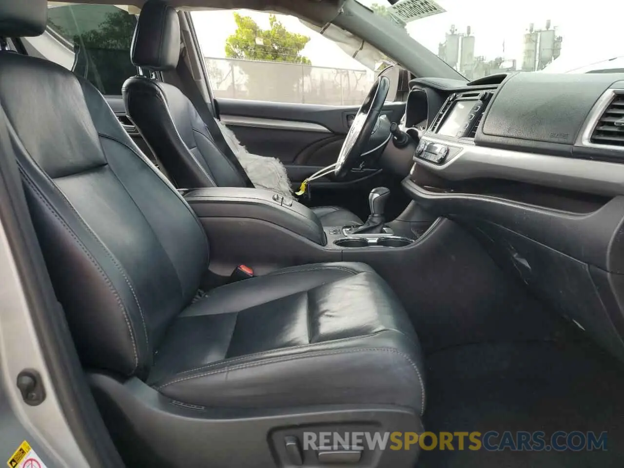 7 Photograph of a damaged car 5TDKZRFH2KS552731 TOYOTA HIGHLANDER 2019