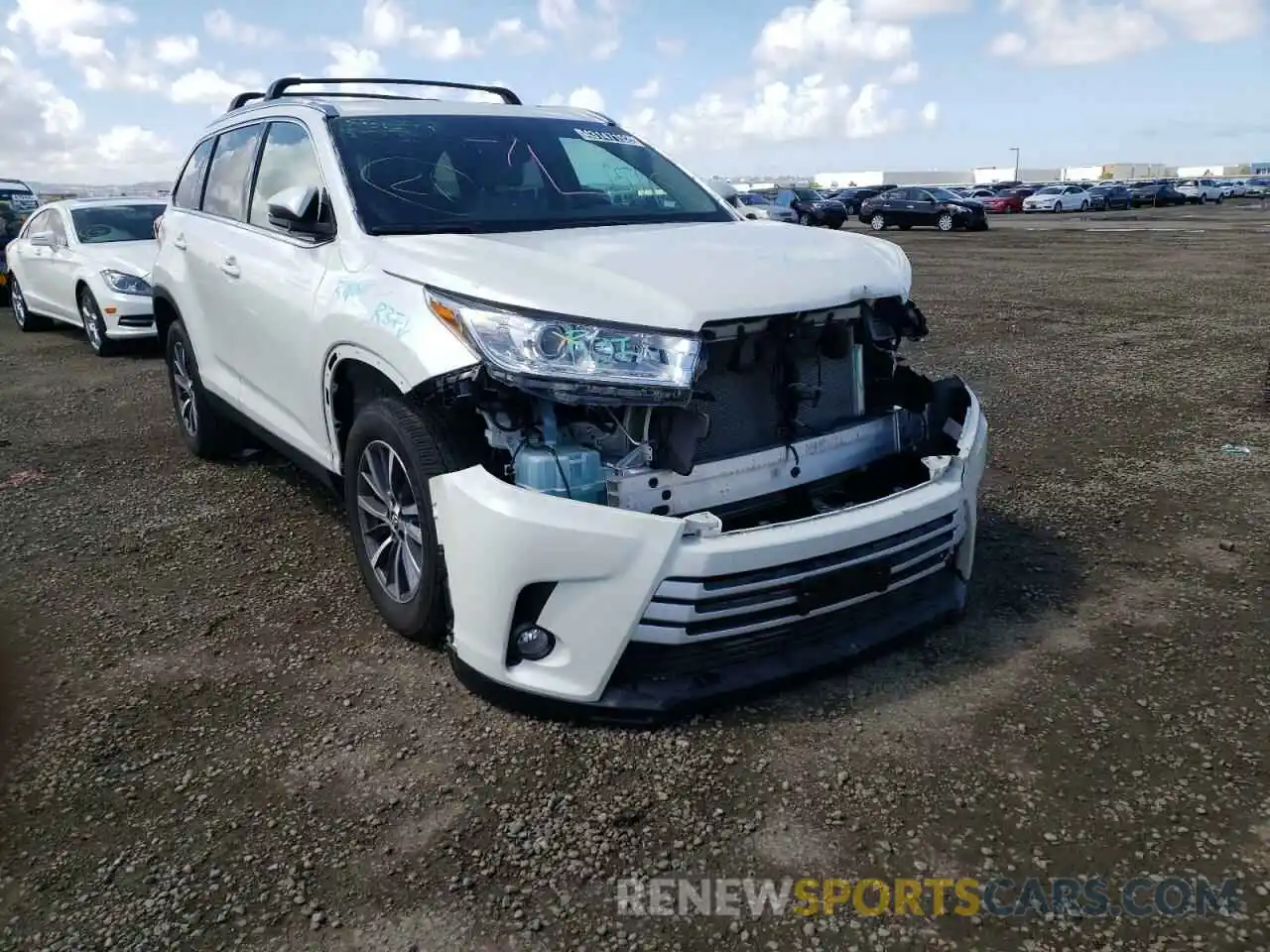 1 Photograph of a damaged car 5TDKZRFH2KS555919 TOYOTA HIGHLANDER 2019