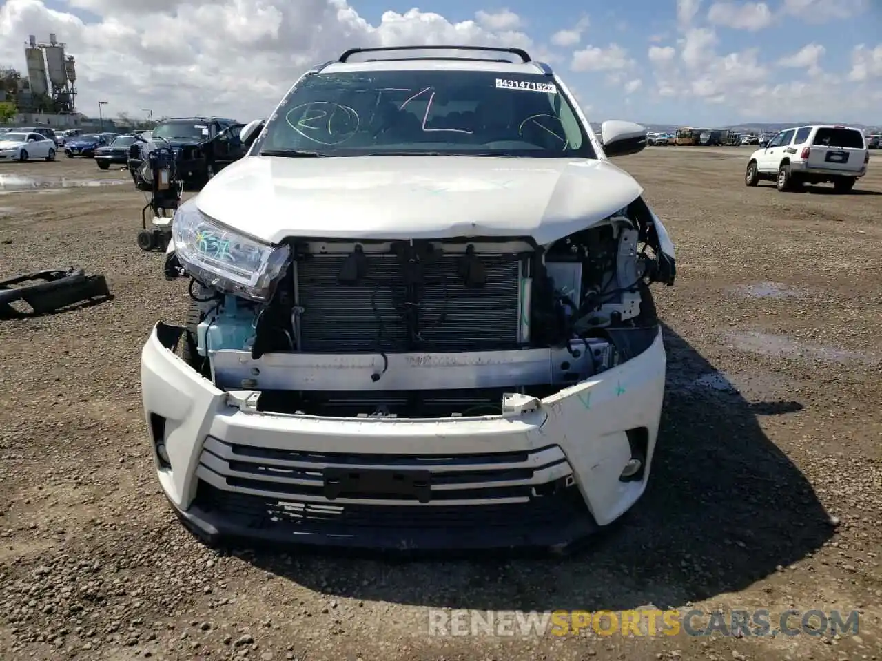 9 Photograph of a damaged car 5TDKZRFH2KS555919 TOYOTA HIGHLANDER 2019