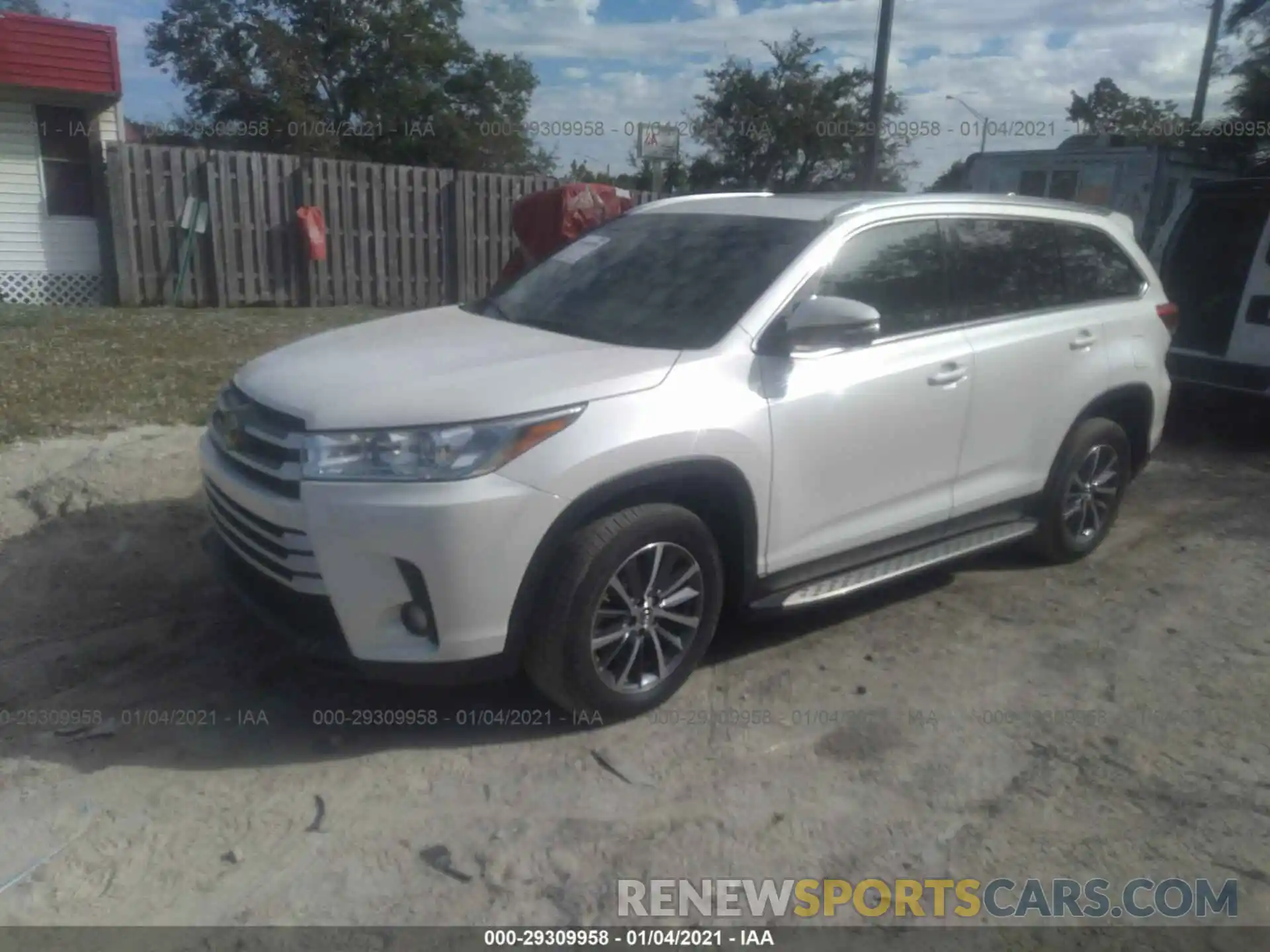 2 Photograph of a damaged car 5TDKZRFH2KS558772 TOYOTA HIGHLANDER 2019