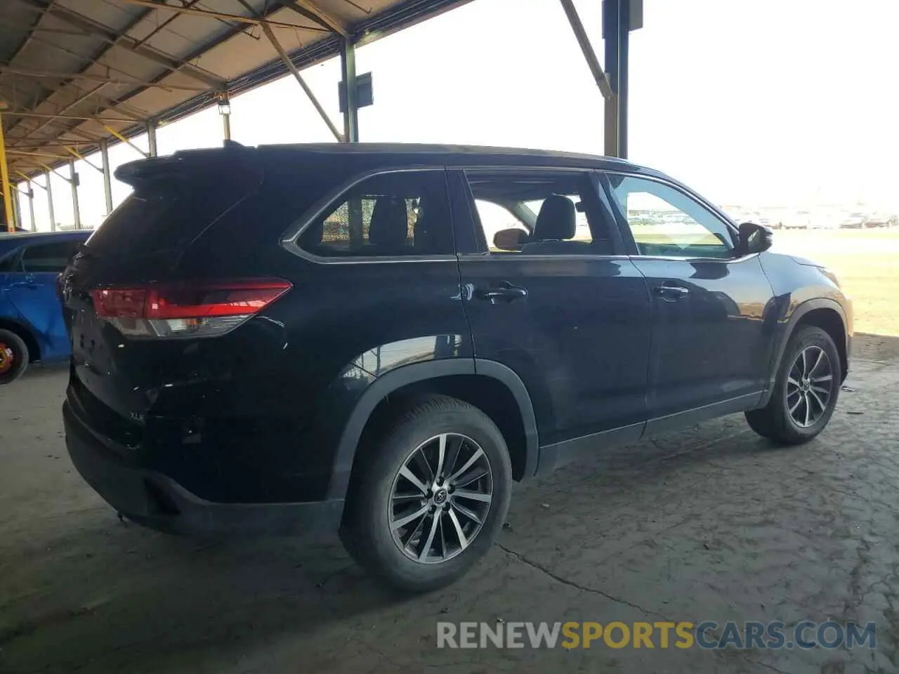 3 Photograph of a damaged car 5TDKZRFH2KS560618 TOYOTA HIGHLANDER 2019
