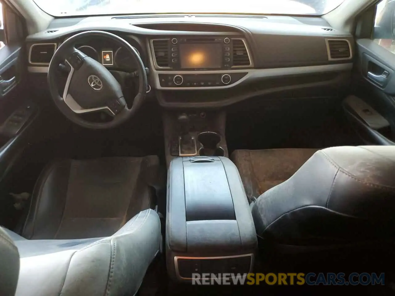 8 Photograph of a damaged car 5TDKZRFH2KS560618 TOYOTA HIGHLANDER 2019