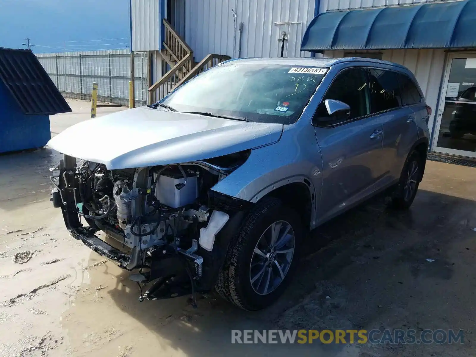 2 Photograph of a damaged car 5TDKZRFH2KS561137 TOYOTA HIGHLANDER 2019