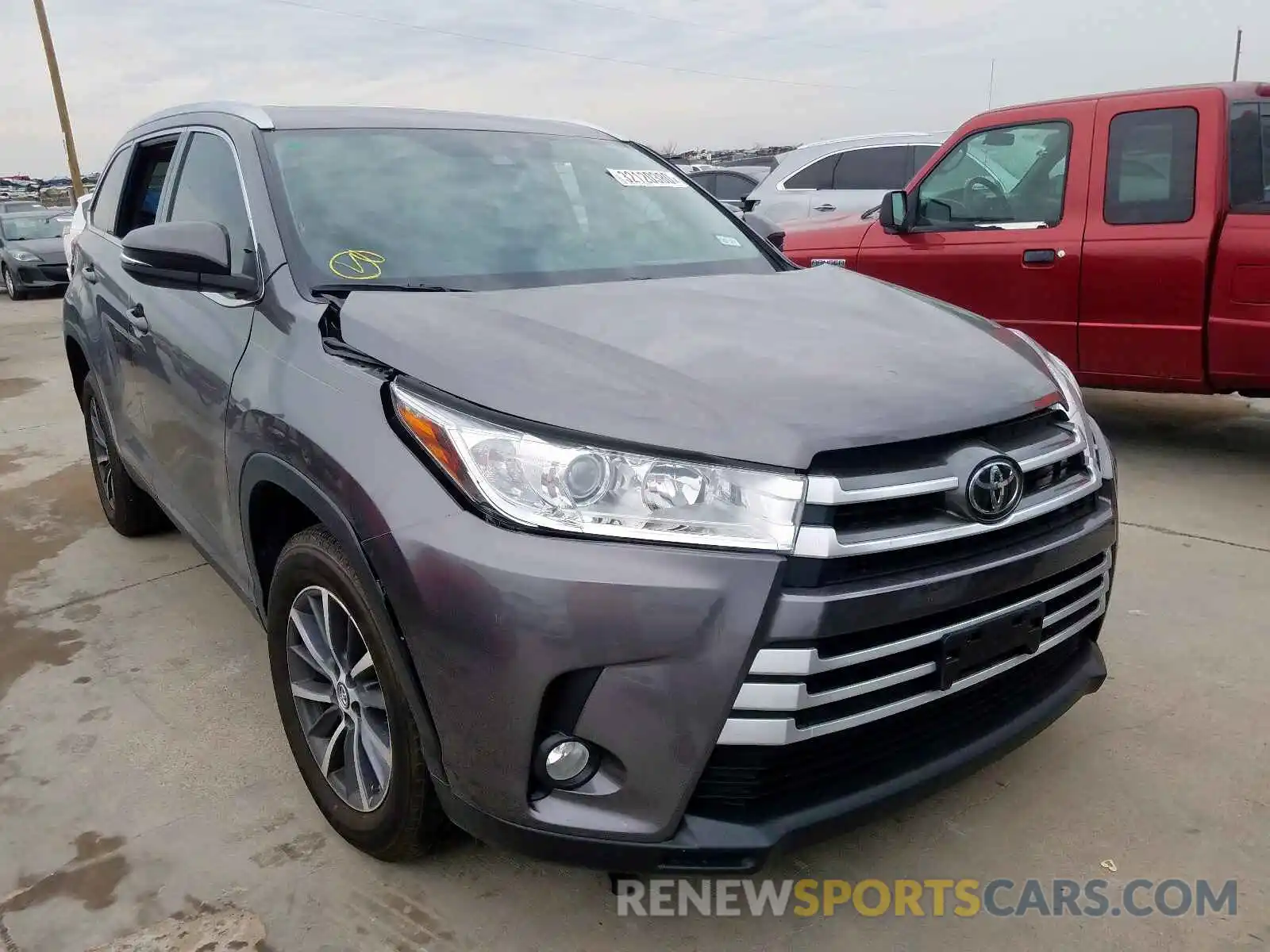 1 Photograph of a damaged car 5TDKZRFH2KS567830 TOYOTA HIGHLANDER 2019