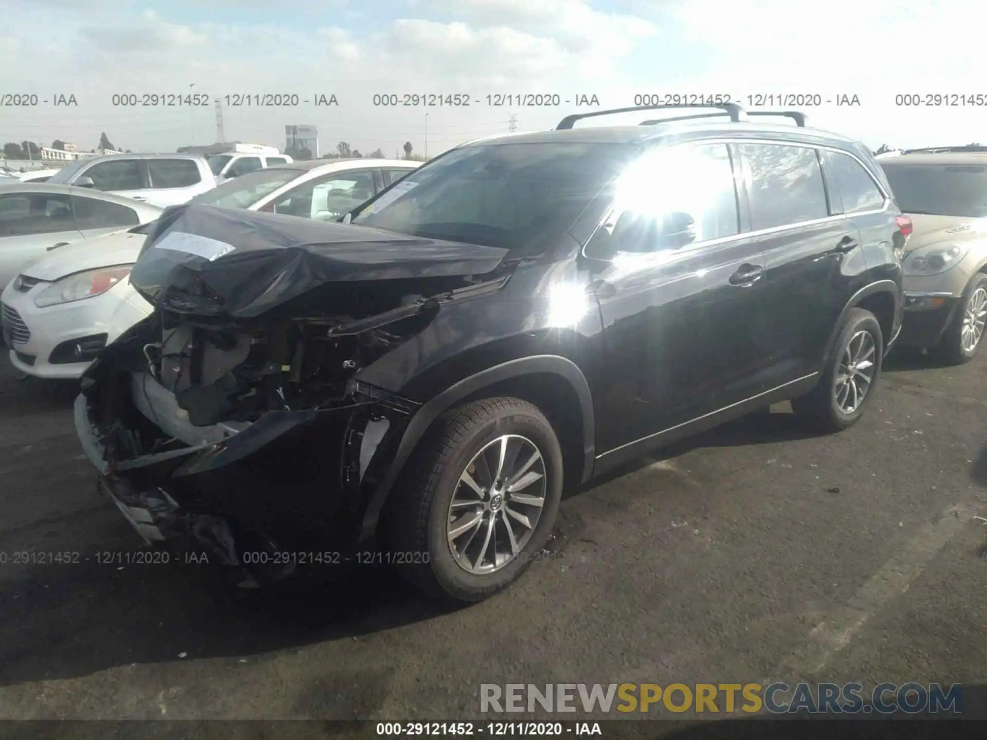 2 Photograph of a damaged car 5TDKZRFH2KS567973 TOYOTA HIGHLANDER 2019