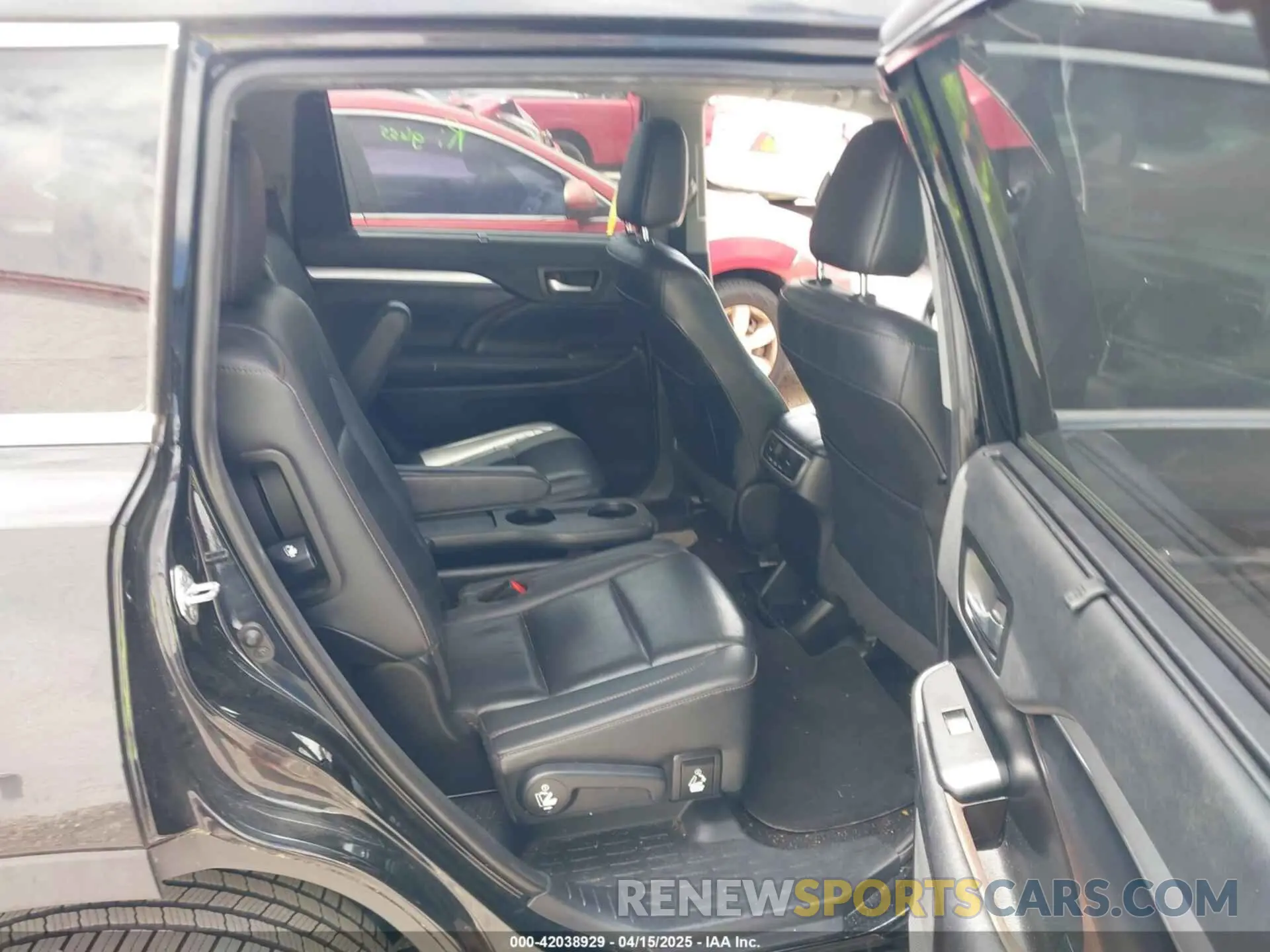 8 Photograph of a damaged car 5TDKZRFH2KS568086 TOYOTA HIGHLANDER 2019