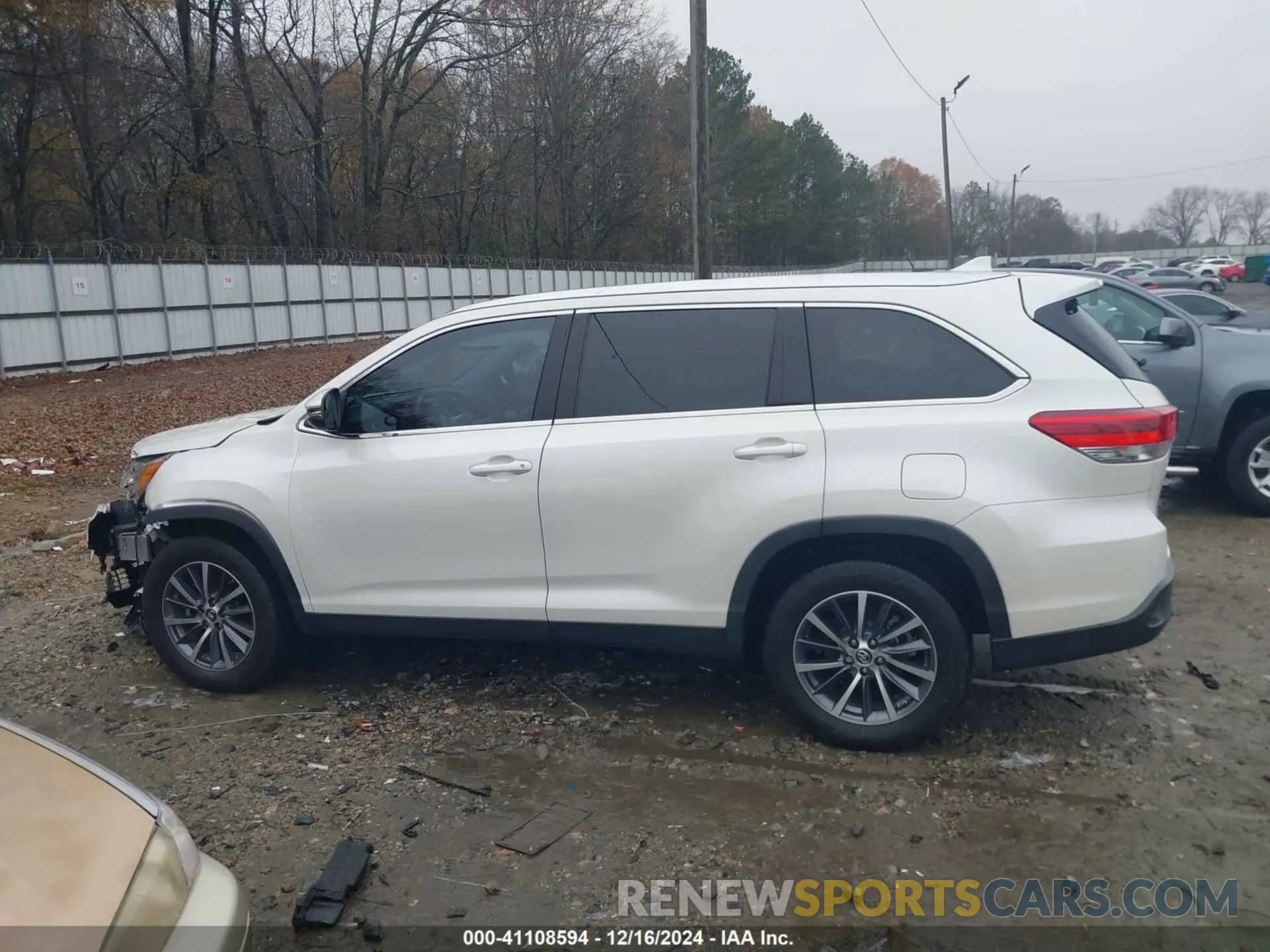 14 Photograph of a damaged car 5TDKZRFH2KS570503 TOYOTA HIGHLANDER 2019