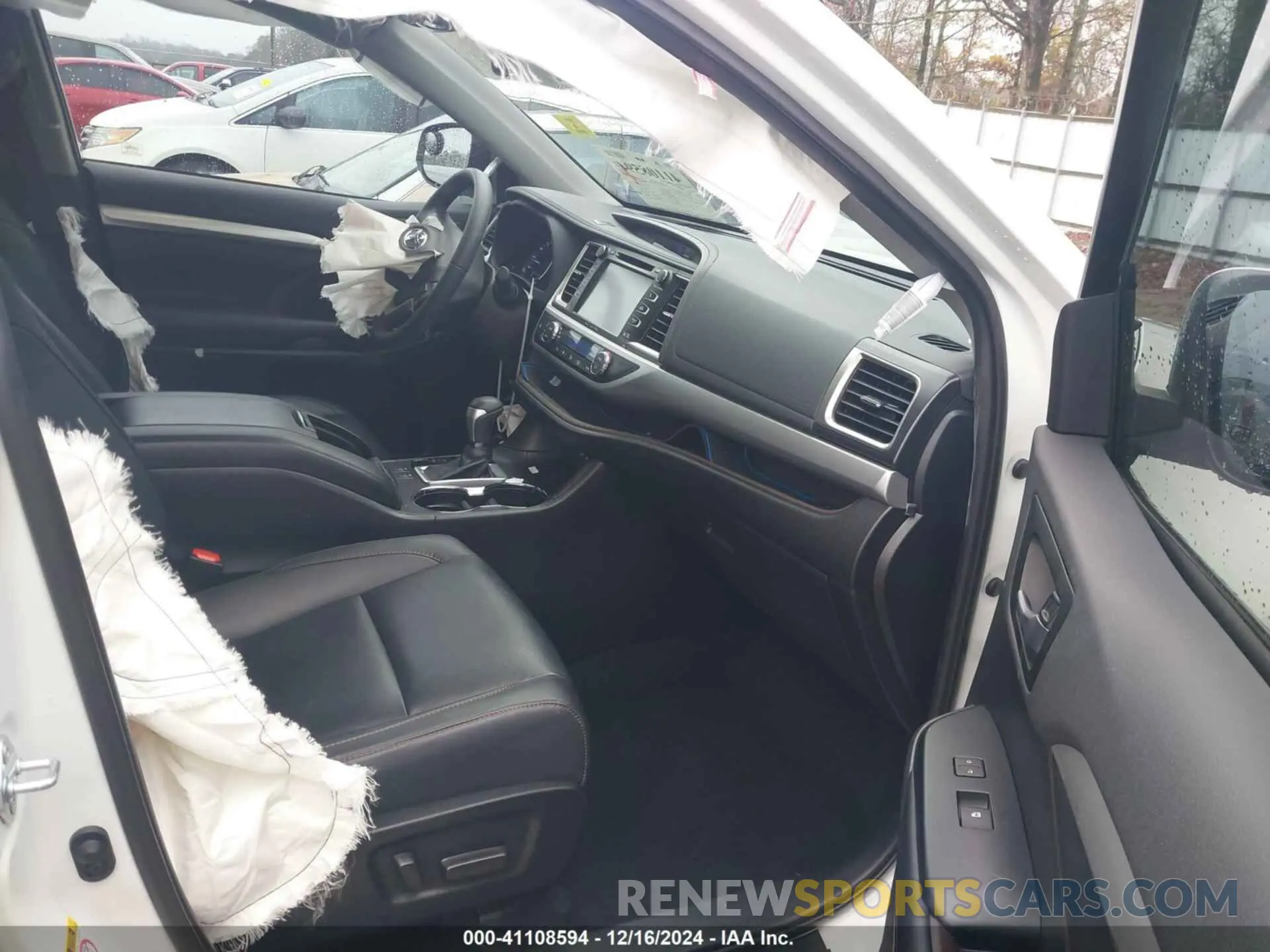 5 Photograph of a damaged car 5TDKZRFH2KS570503 TOYOTA HIGHLANDER 2019
