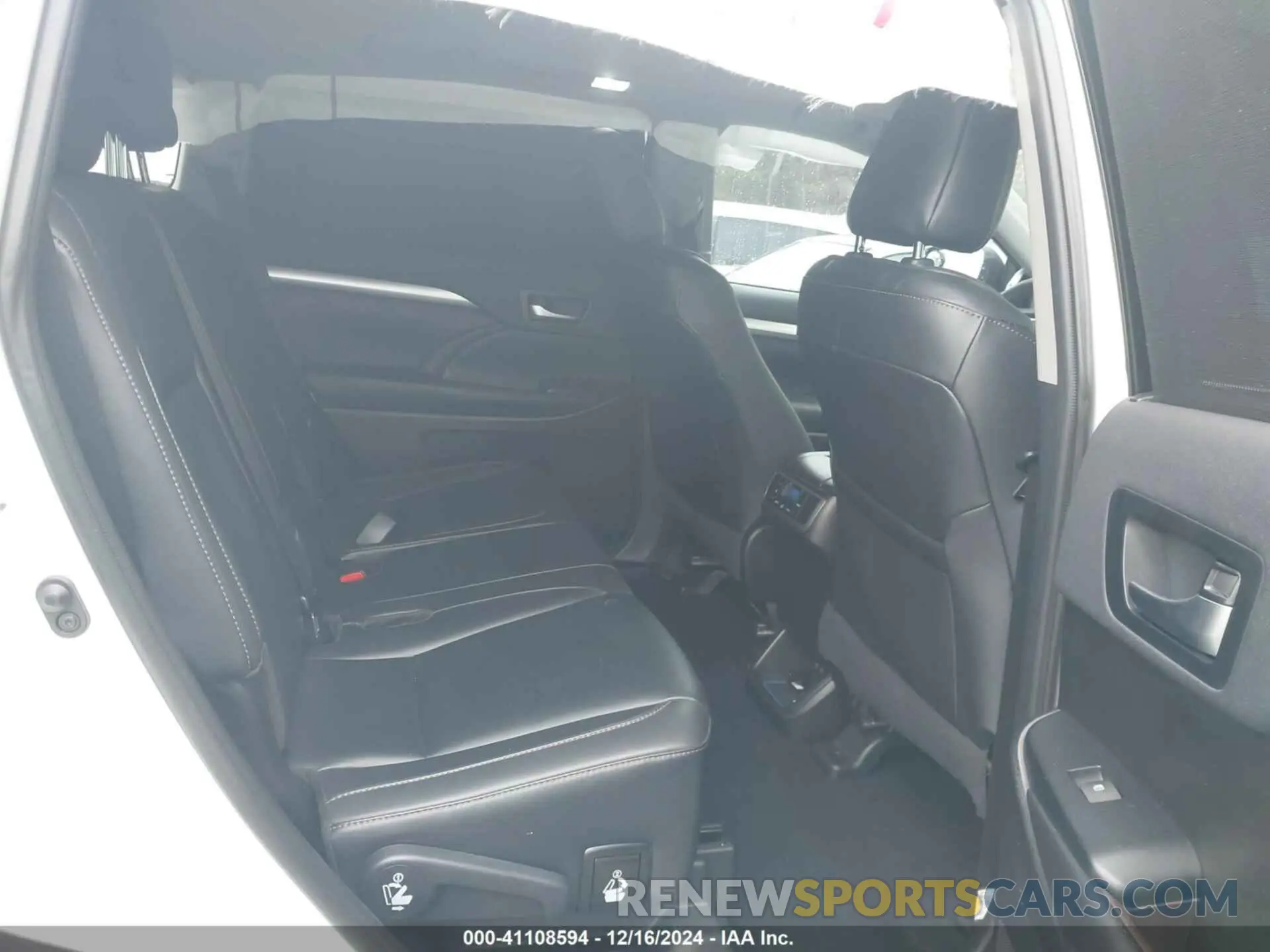 8 Photograph of a damaged car 5TDKZRFH2KS570503 TOYOTA HIGHLANDER 2019