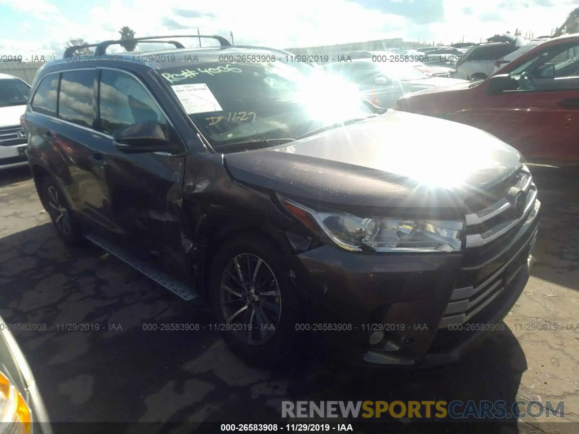 1 Photograph of a damaged car 5TDKZRFH2KS570839 TOYOTA HIGHLANDER 2019