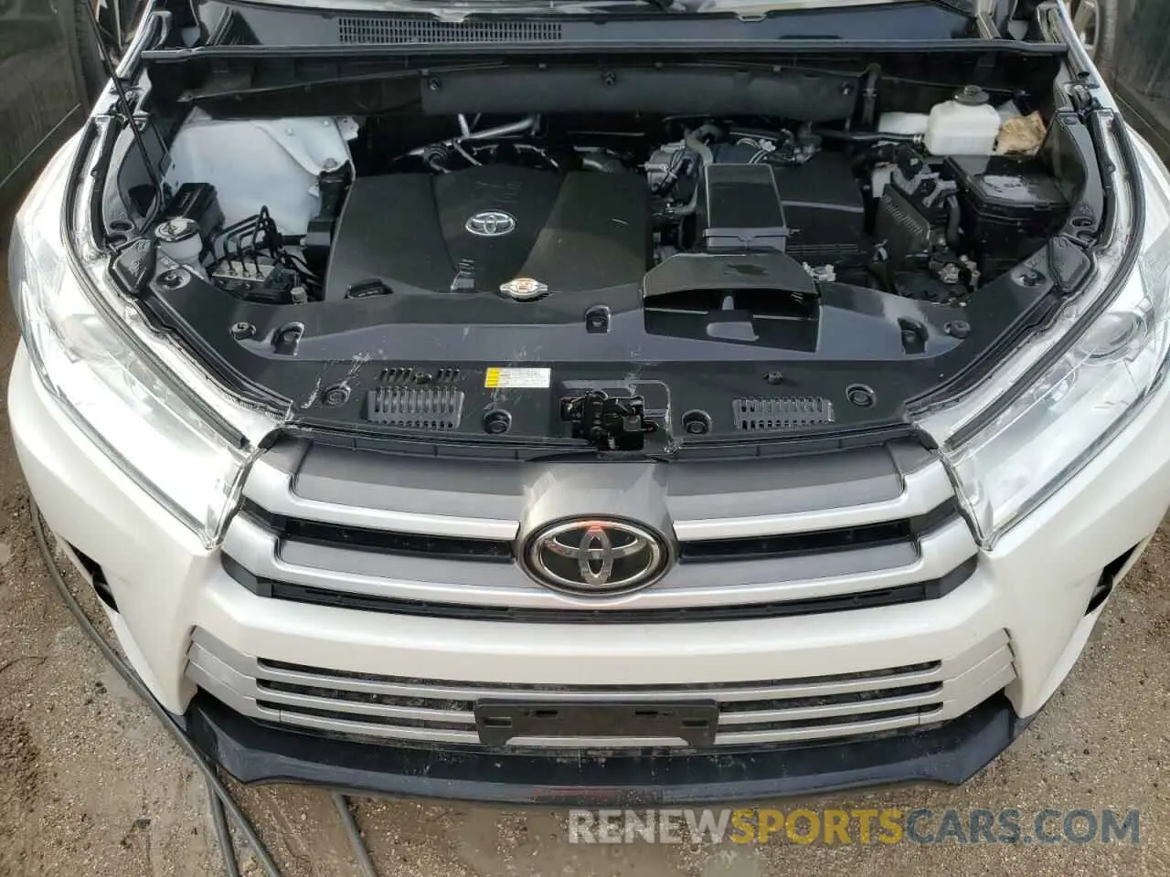 12 Photograph of a damaged car 5TDKZRFH2KS572090 TOYOTA HIGHLANDER 2019
