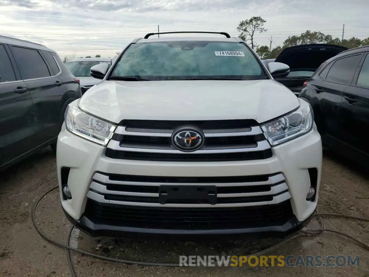 5 Photograph of a damaged car 5TDKZRFH2KS572090 TOYOTA HIGHLANDER 2019