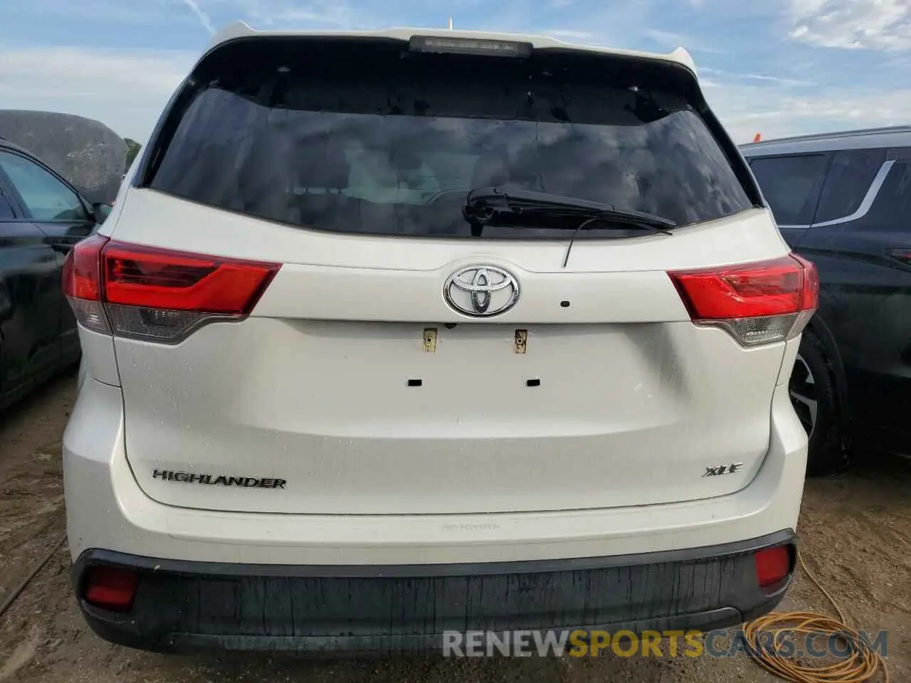 6 Photograph of a damaged car 5TDKZRFH2KS572090 TOYOTA HIGHLANDER 2019