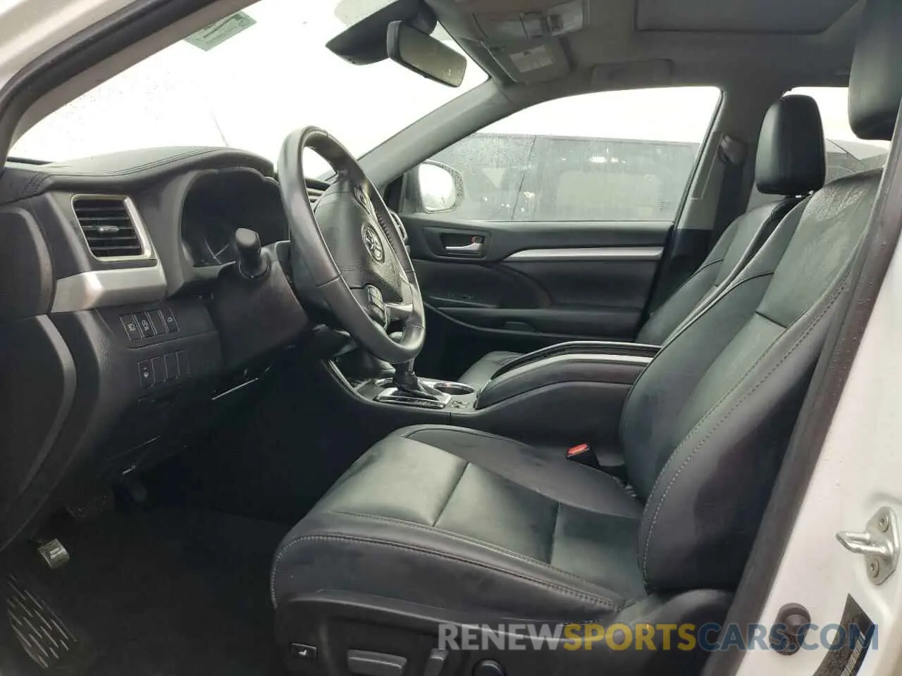 7 Photograph of a damaged car 5TDKZRFH2KS572090 TOYOTA HIGHLANDER 2019