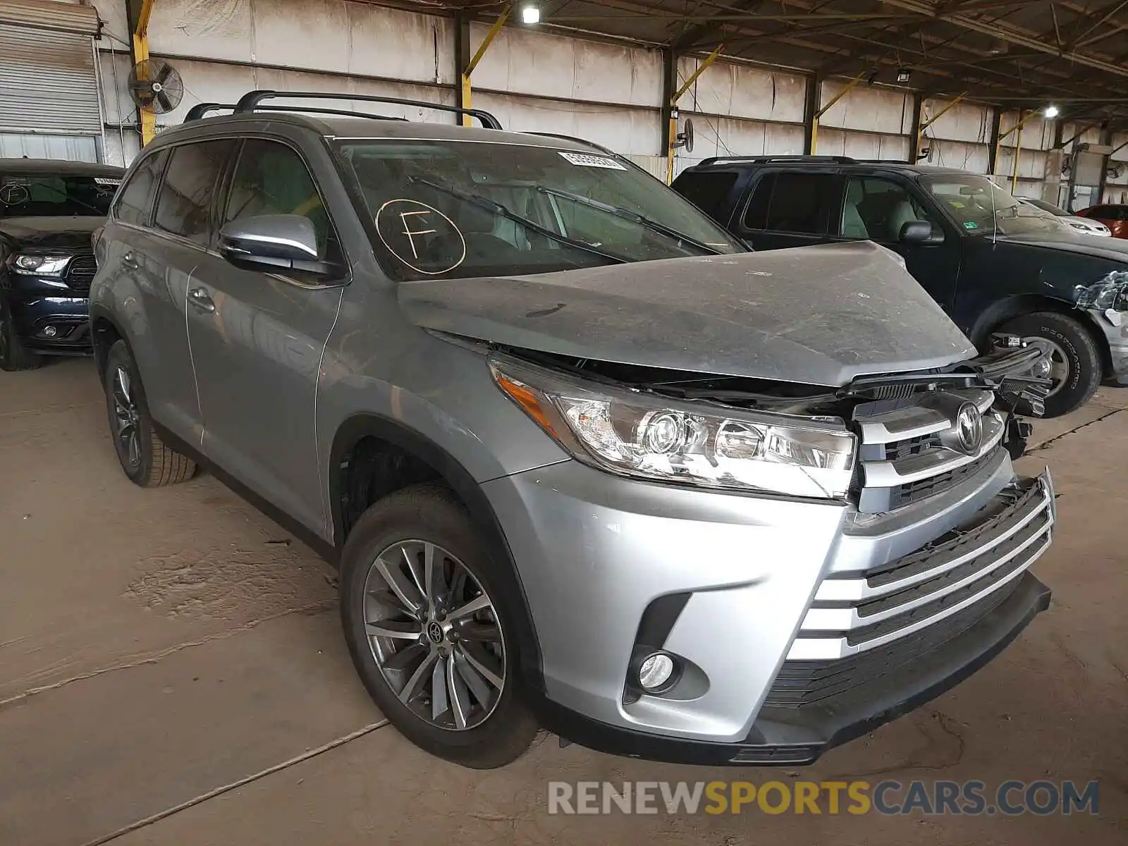 1 Photograph of a damaged car 5TDKZRFH2KS574342 TOYOTA HIGHLANDER 2019