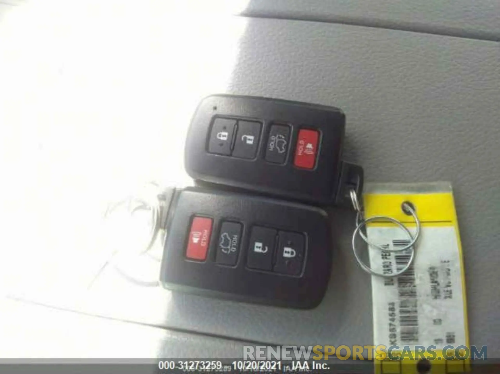 11 Photograph of a damaged car 5TDKZRFH2KS574583 TOYOTA HIGHLANDER 2019