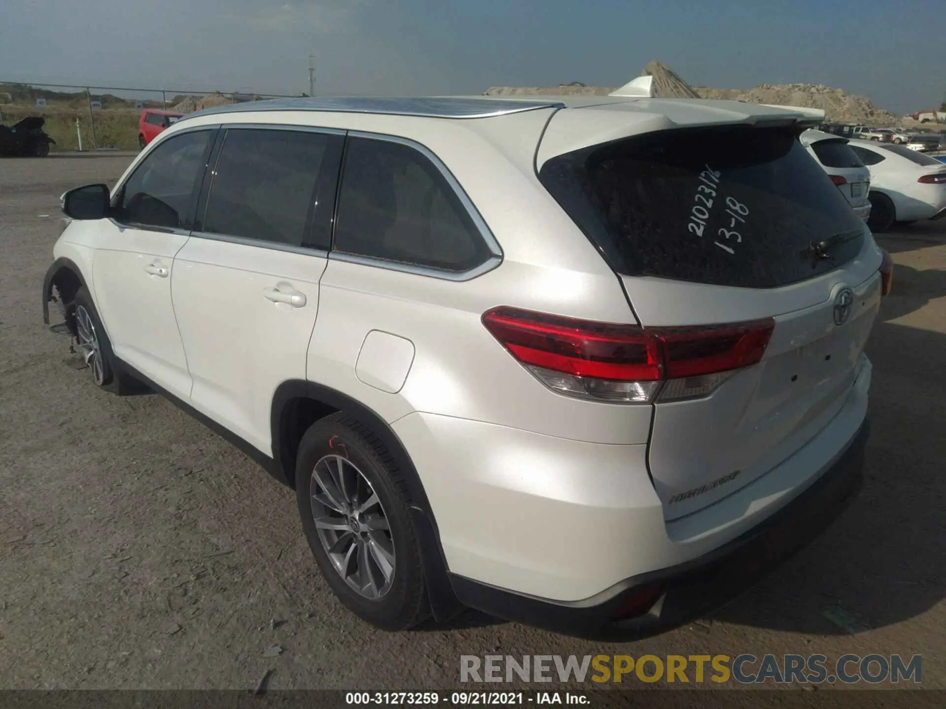 3 Photograph of a damaged car 5TDKZRFH2KS574583 TOYOTA HIGHLANDER 2019