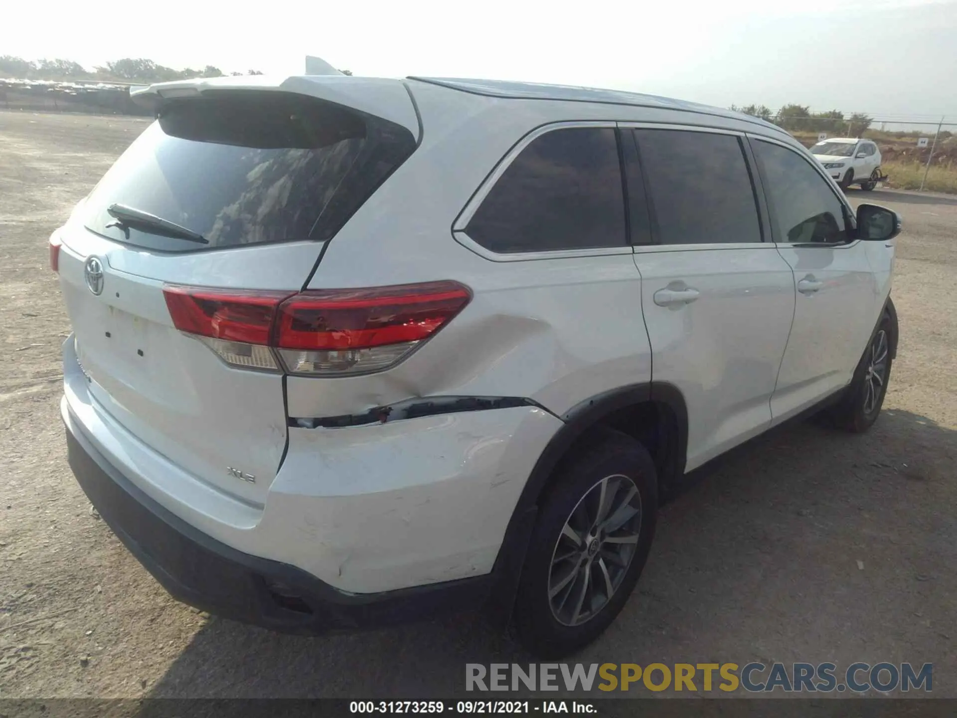 4 Photograph of a damaged car 5TDKZRFH2KS574583 TOYOTA HIGHLANDER 2019