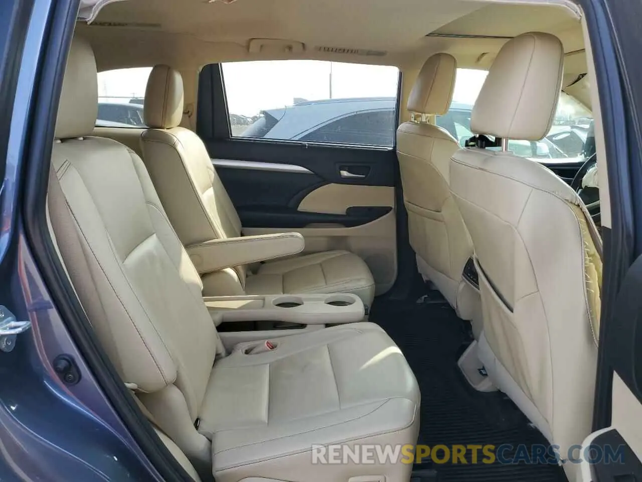 11 Photograph of a damaged car 5TDKZRFH3KS289794 TOYOTA HIGHLANDER 2019