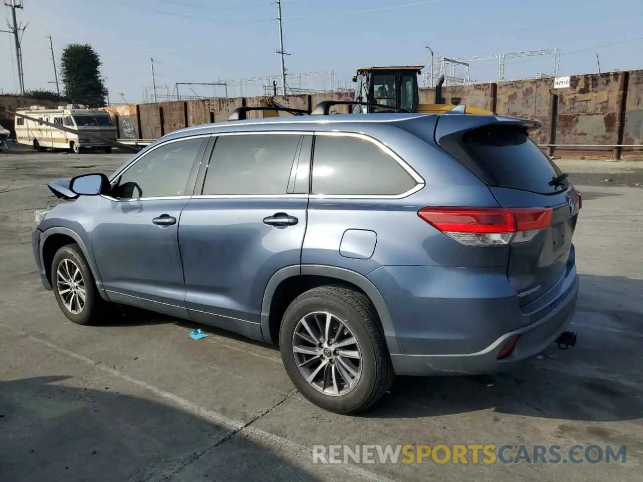 2 Photograph of a damaged car 5TDKZRFH3KS289794 TOYOTA HIGHLANDER 2019