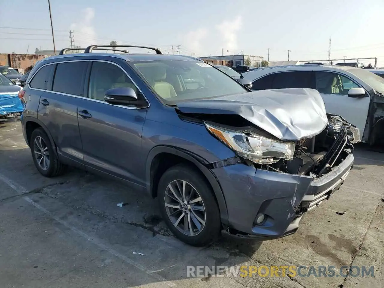 4 Photograph of a damaged car 5TDKZRFH3KS289794 TOYOTA HIGHLANDER 2019