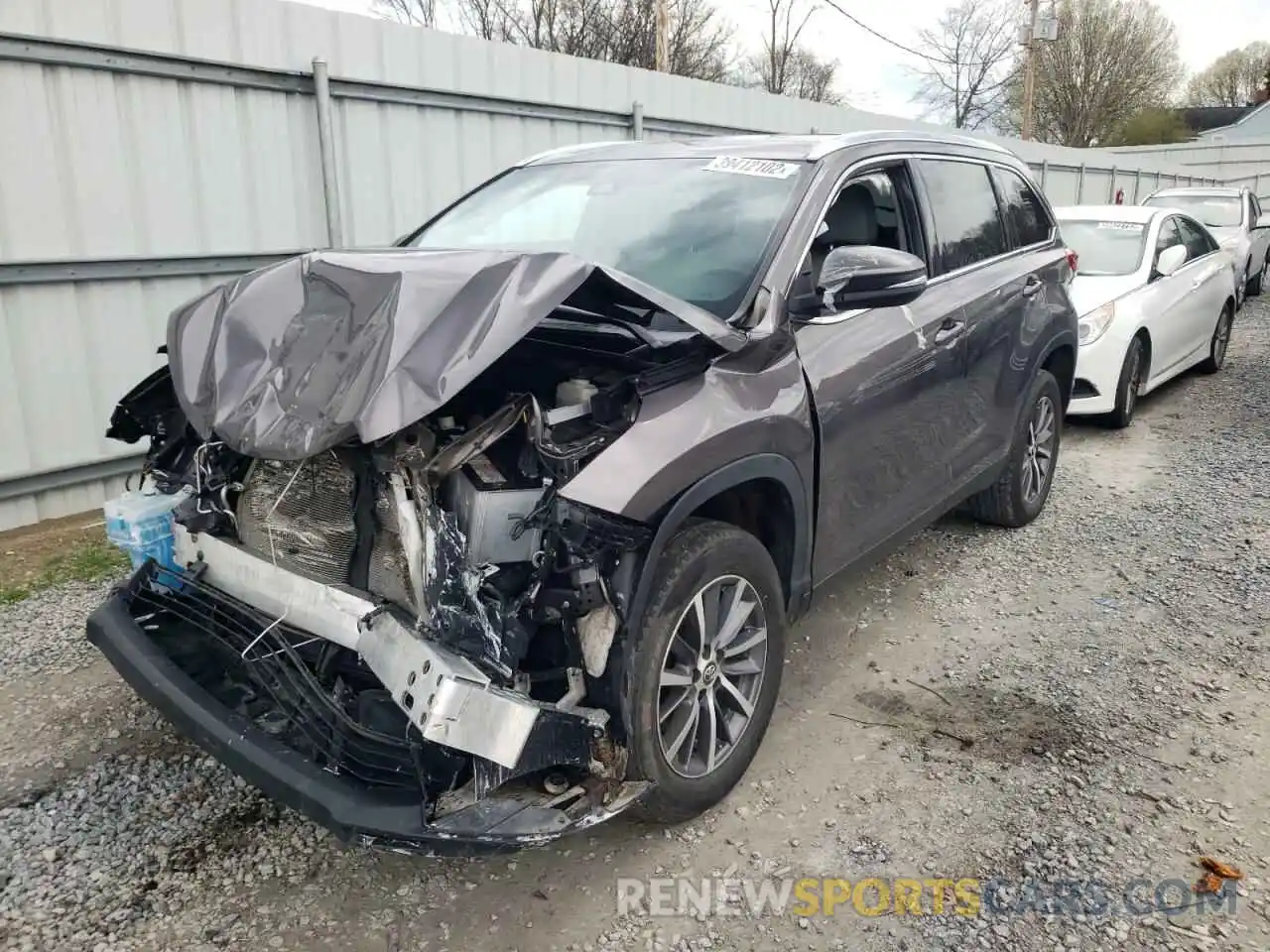 2 Photograph of a damaged car 5TDKZRFH3KS303855 TOYOTA HIGHLANDER 2019