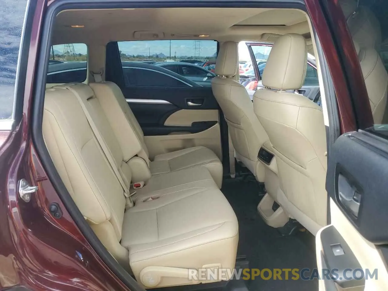 10 Photograph of a damaged car 5TDKZRFH3KS308523 TOYOTA HIGHLANDER 2019