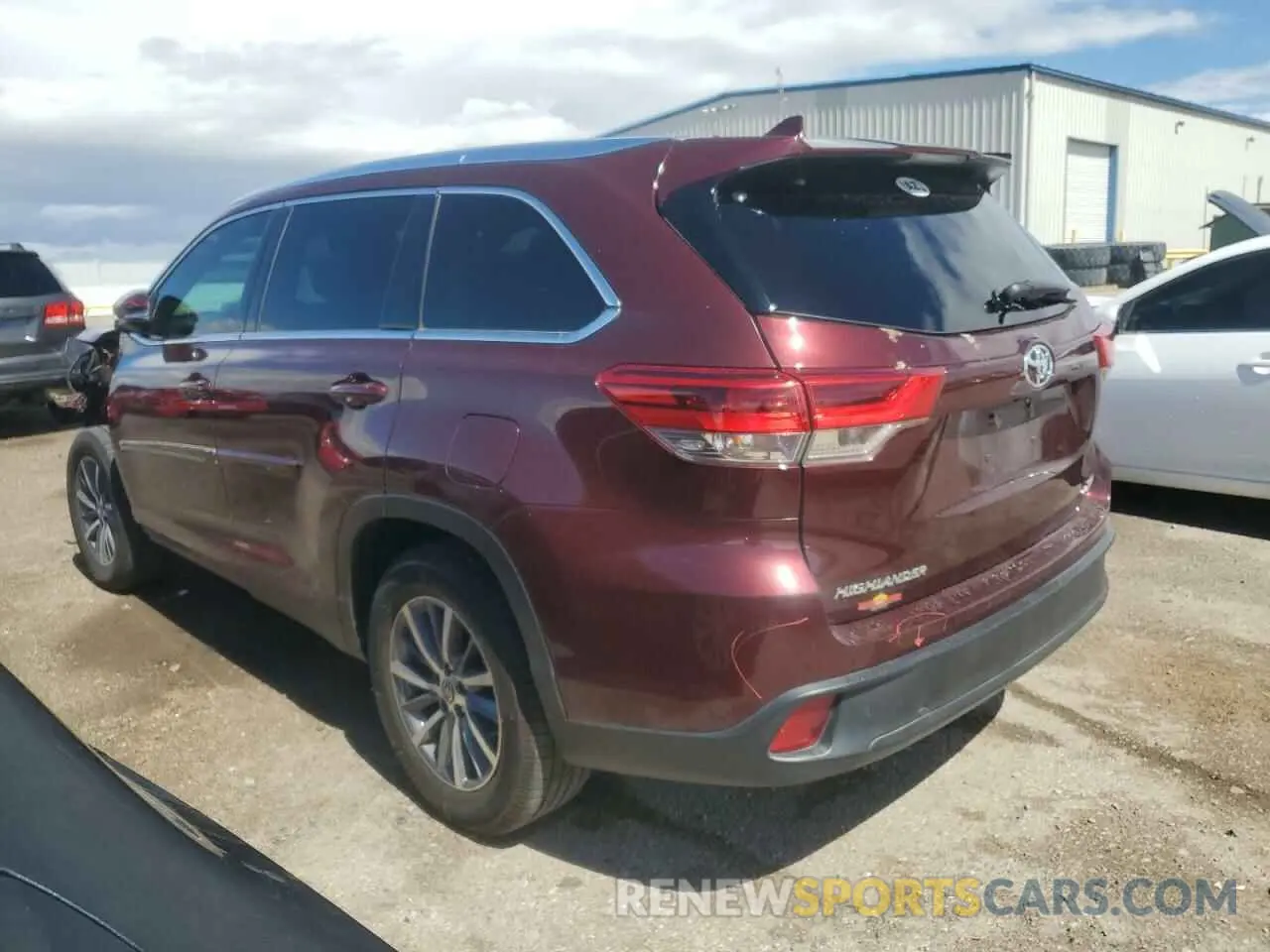2 Photograph of a damaged car 5TDKZRFH3KS308523 TOYOTA HIGHLANDER 2019