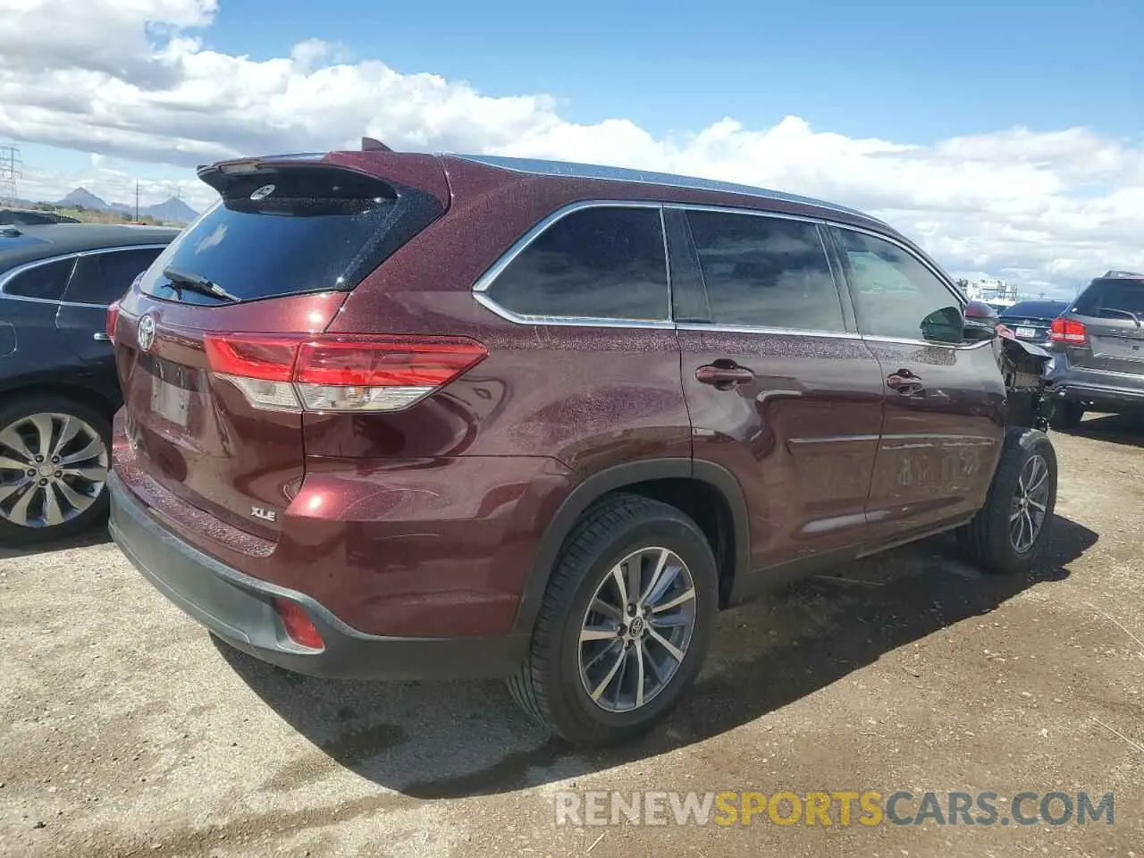 3 Photograph of a damaged car 5TDKZRFH3KS308523 TOYOTA HIGHLANDER 2019