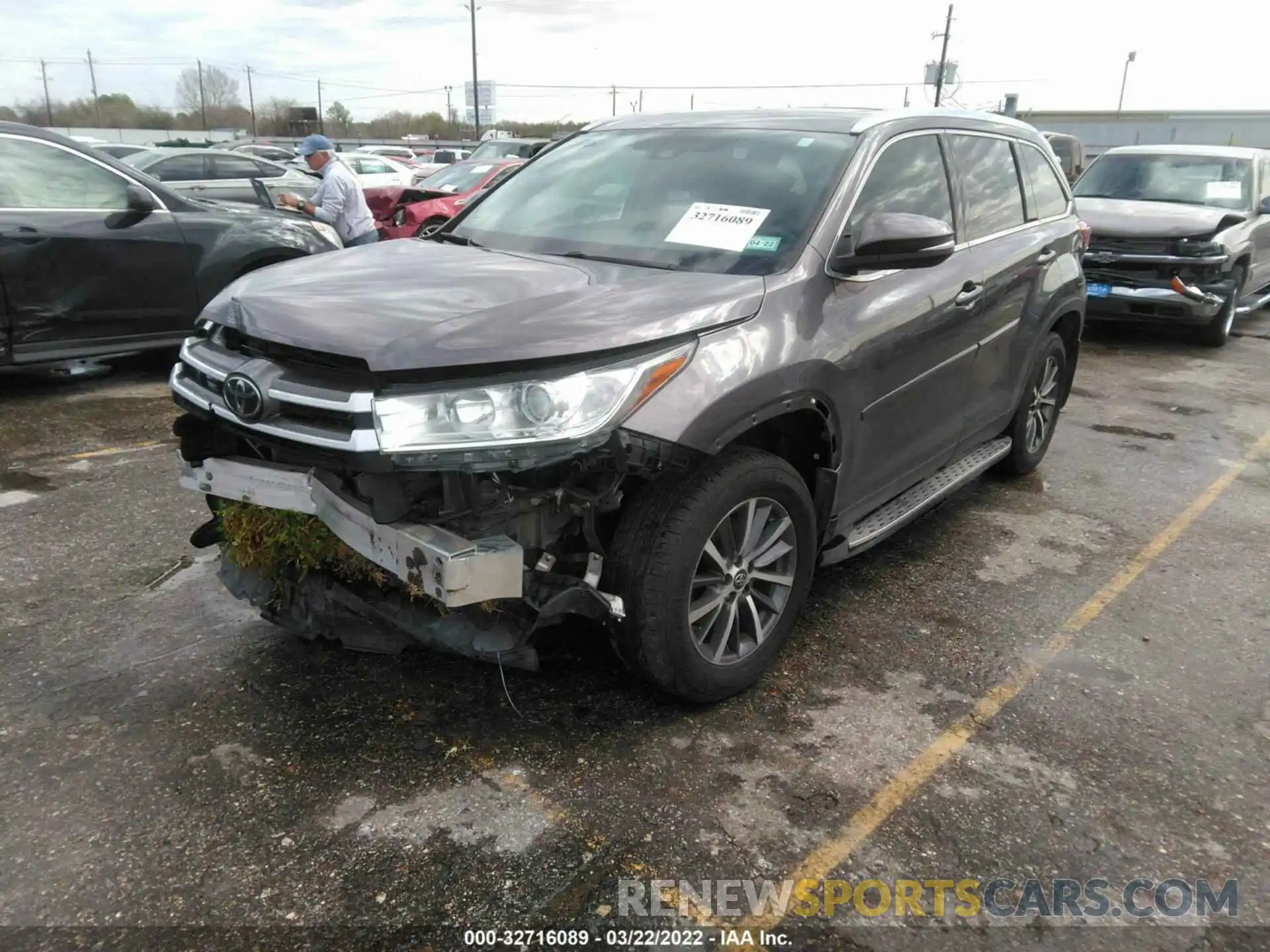 2 Photograph of a damaged car 5TDKZRFH3KS310028 TOYOTA HIGHLANDER 2019