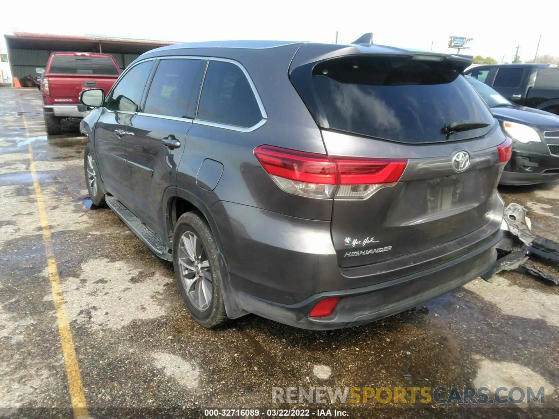 3 Photograph of a damaged car 5TDKZRFH3KS310028 TOYOTA HIGHLANDER 2019