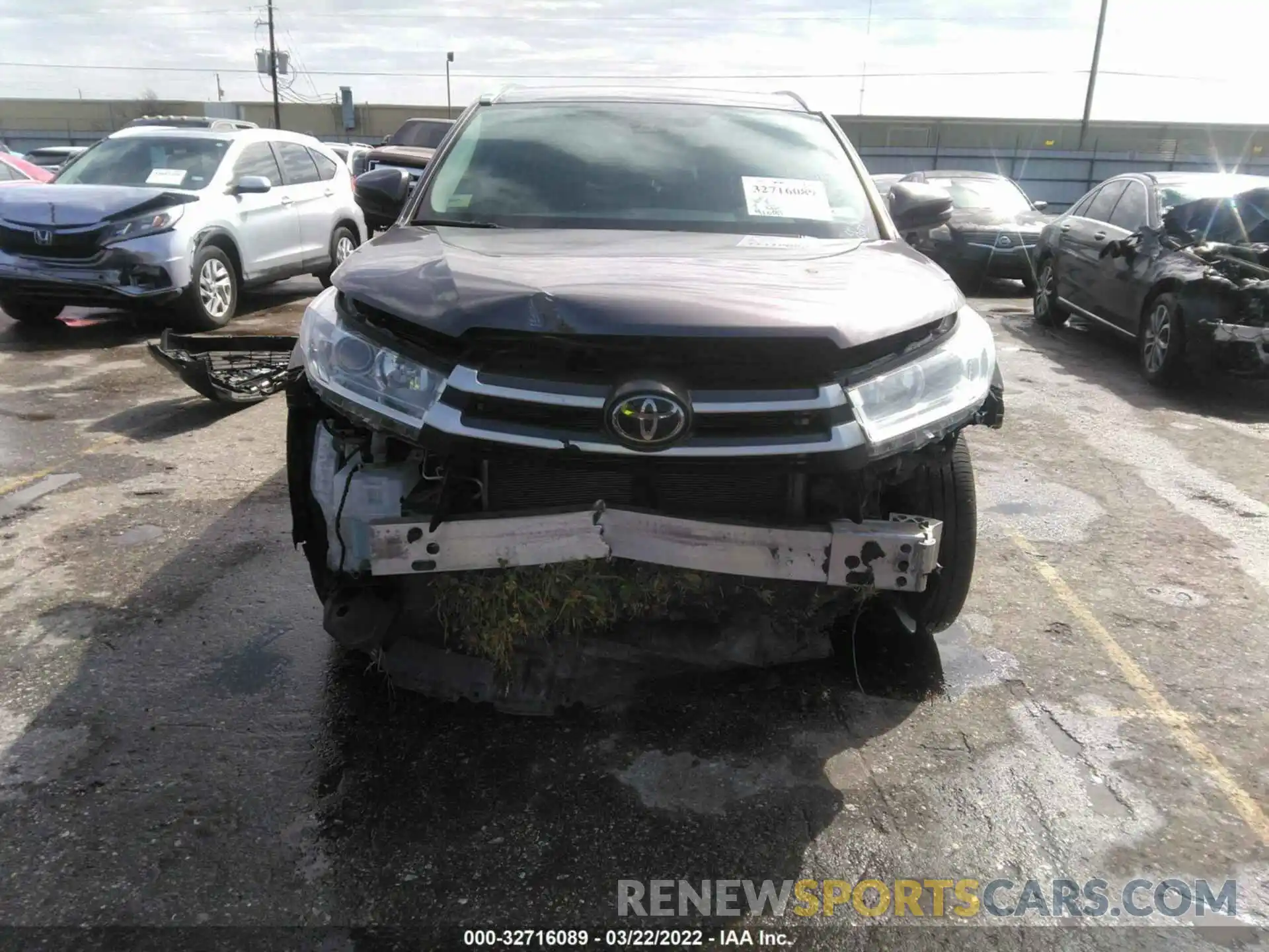 6 Photograph of a damaged car 5TDKZRFH3KS310028 TOYOTA HIGHLANDER 2019