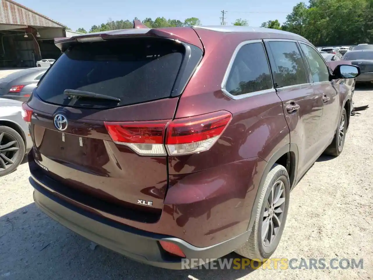 4 Photograph of a damaged car 5TDKZRFH3KS310160 TOYOTA HIGHLANDER 2019