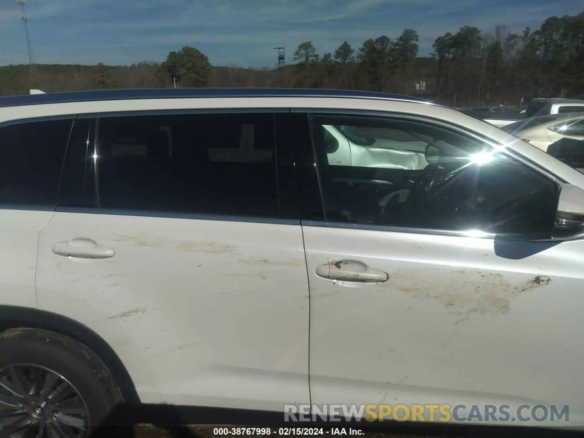 13 Photograph of a damaged car 5TDKZRFH3KS314189 TOYOTA HIGHLANDER 2019