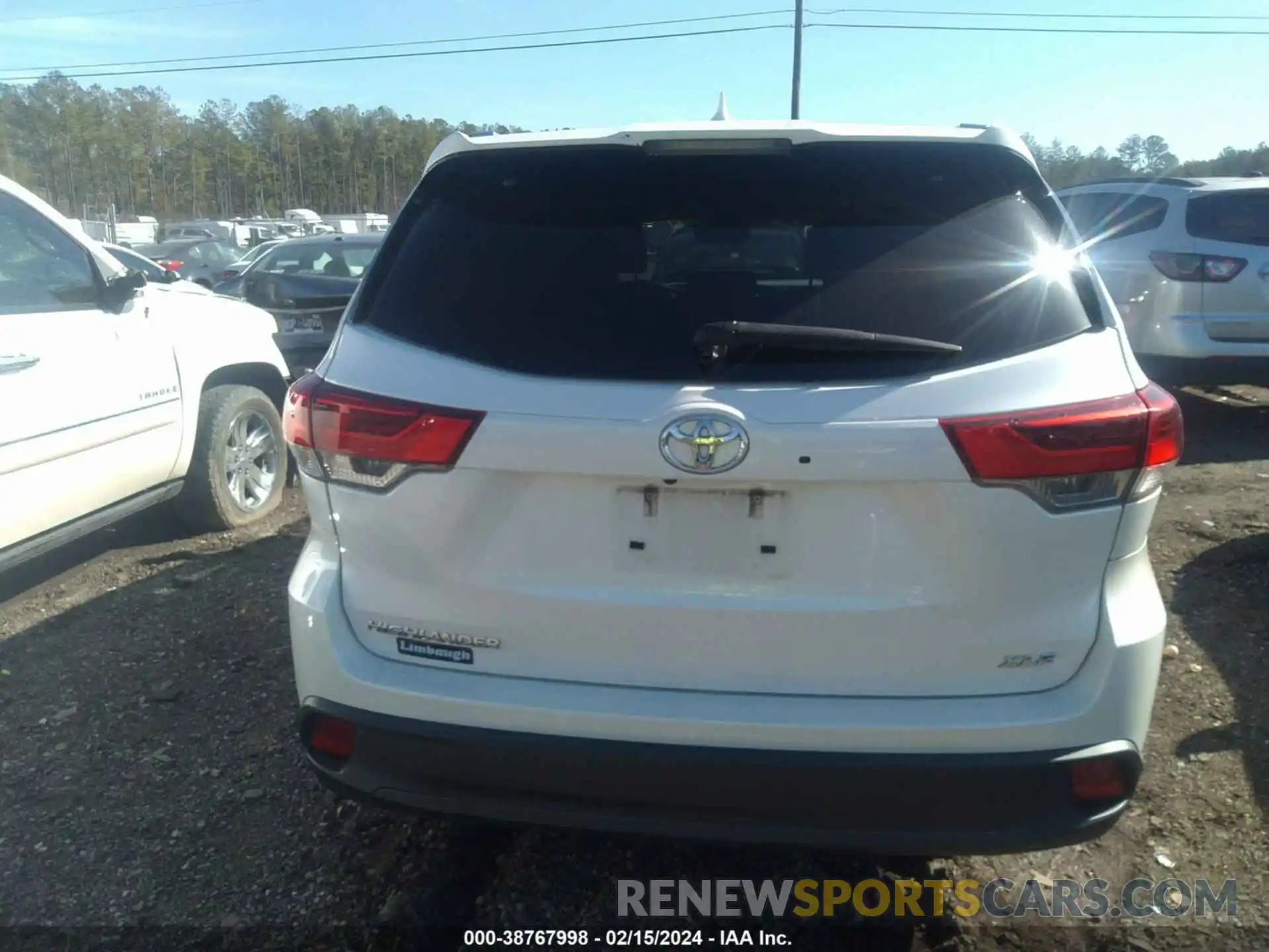 16 Photograph of a damaged car 5TDKZRFH3KS314189 TOYOTA HIGHLANDER 2019